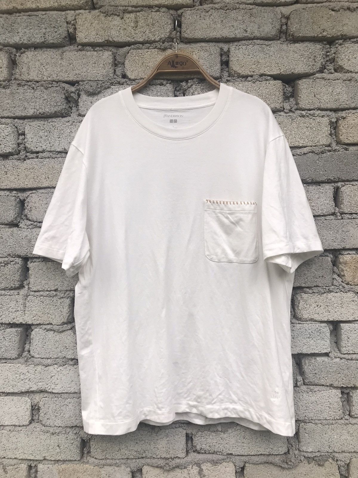 Uniqlo x j.w anderson pocket tshirt