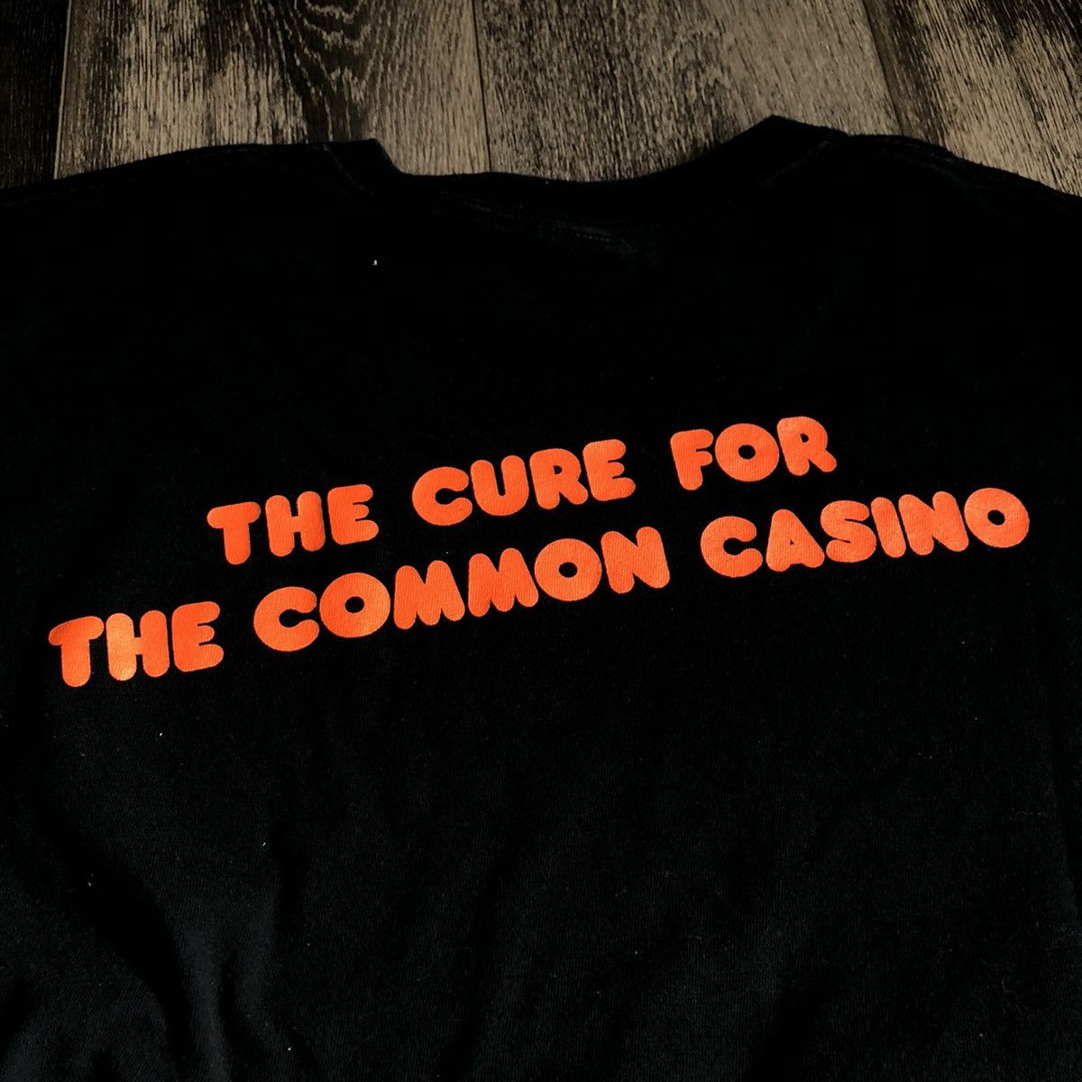Vintage Vintage 2000s Hooters Casino Hotel The Cure Graphic Logo Tee Size US XXL / EU 58 / 5 - 2 Thumbnail