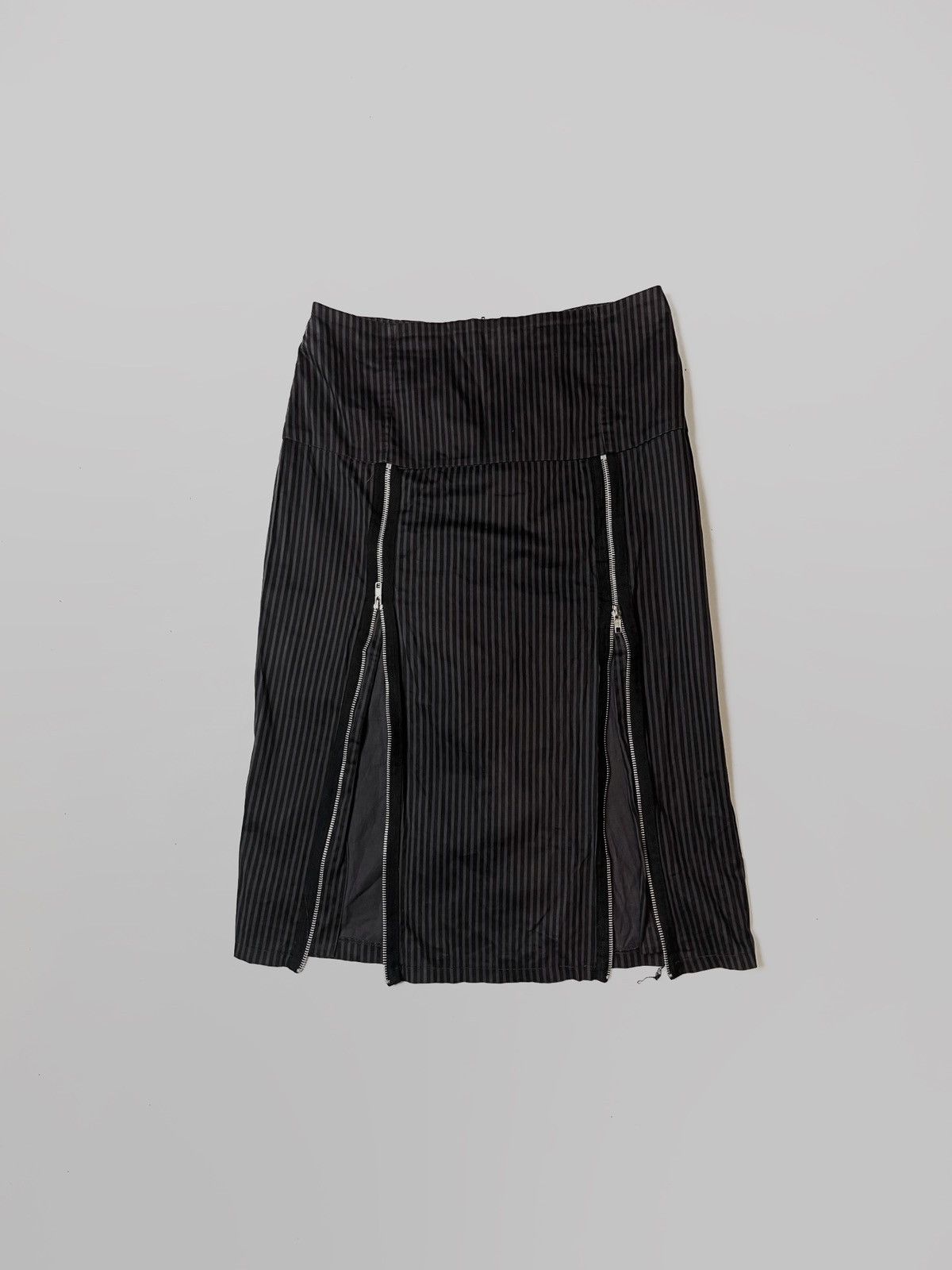 Japanese style zip midi skirt