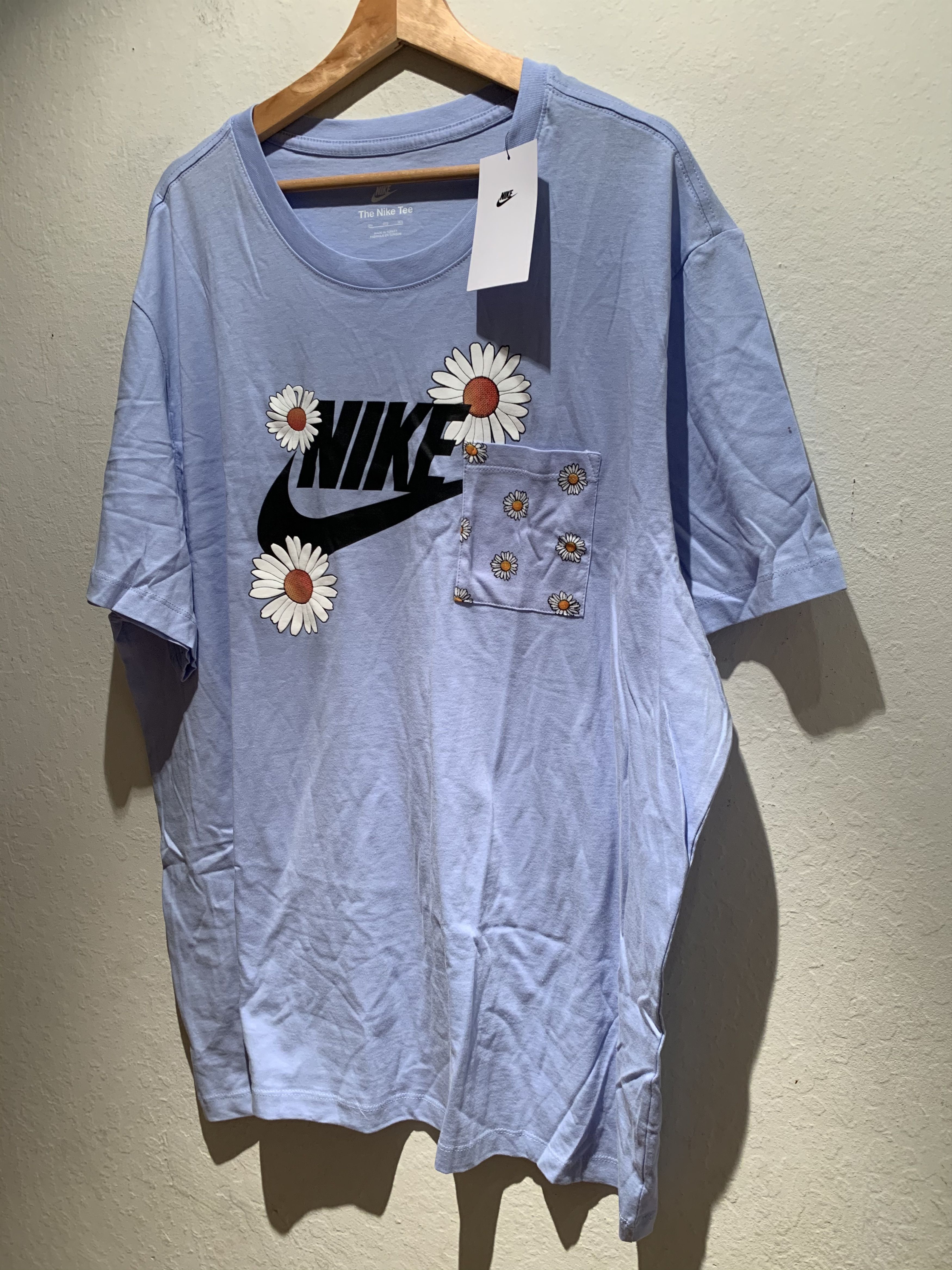 *RARE* New Nike Floral Logo Pocket T-Shirt - 3XL
