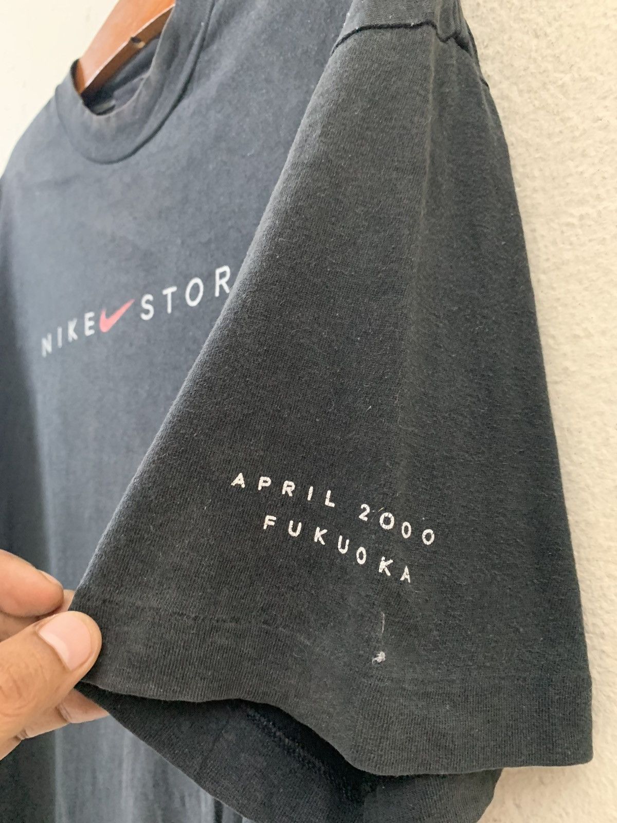 Nike Vintage Y2K Nike Store Tshirt Size US L / EU 52-54 / 3 - 5 Thumbnail