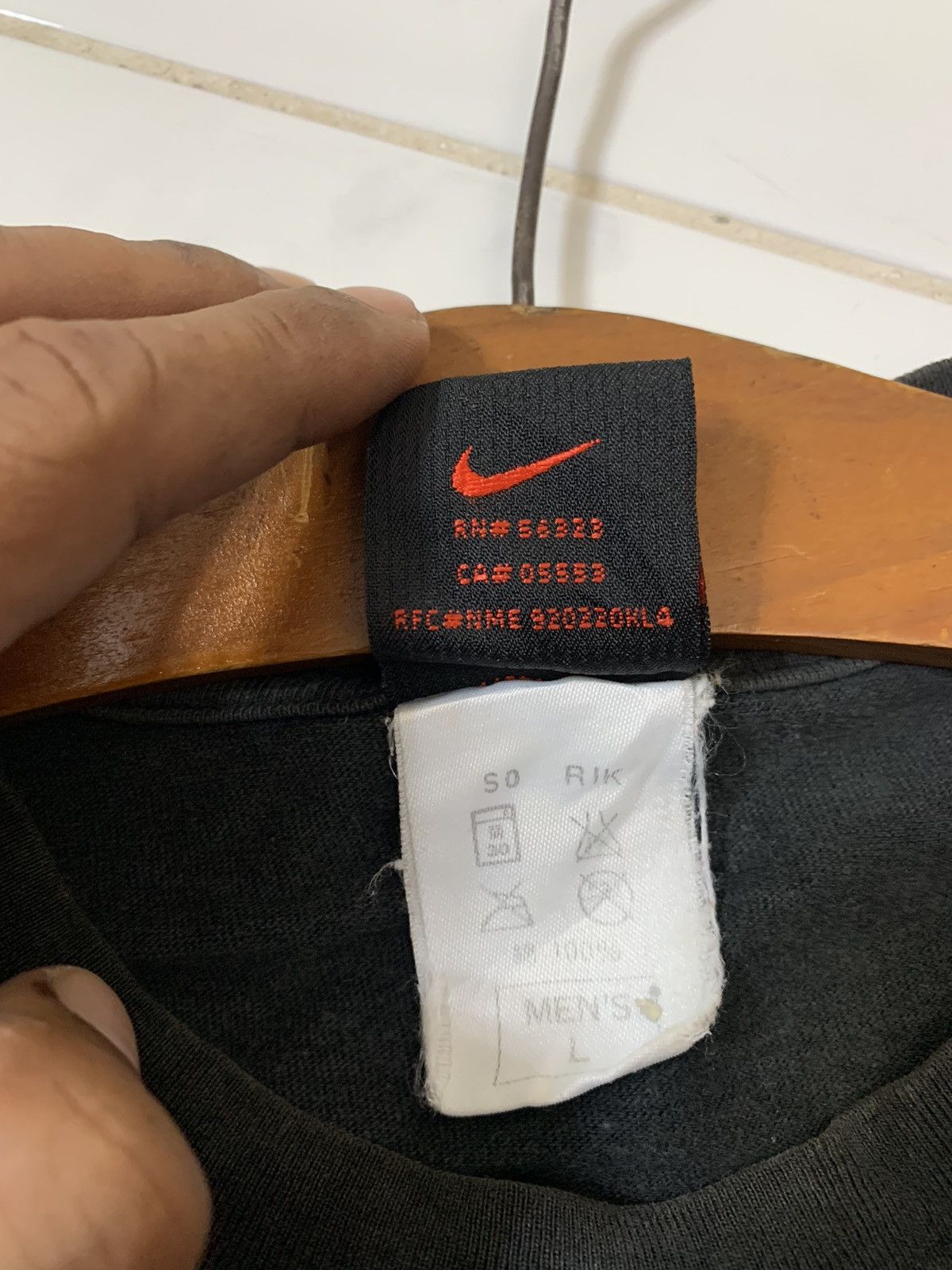Nike Vintage Y2K Nike Store Tshirt Size US L / EU 52-54 / 3 - 7 Thumbnail