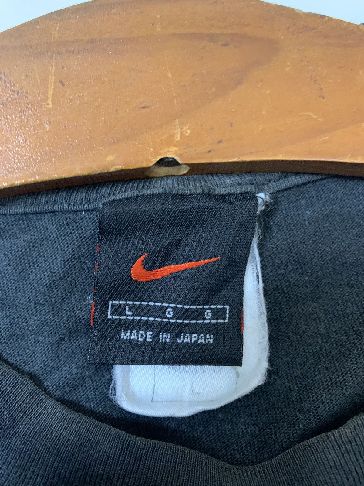 Nike Vintage Y2K Nike Store Tshirt Size US L / EU 52-54 / 3 - 6 Thumbnail