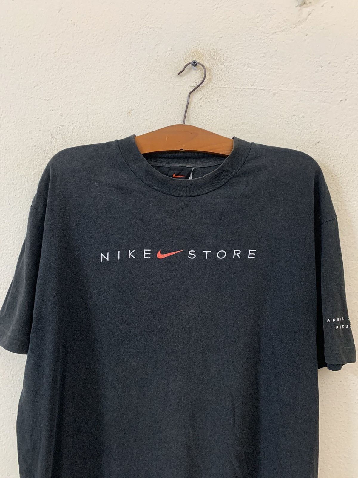Nike Vintage Y2K Nike Store Tshirt Size US L / EU 52-54 / 3 - 4 Thumbnail