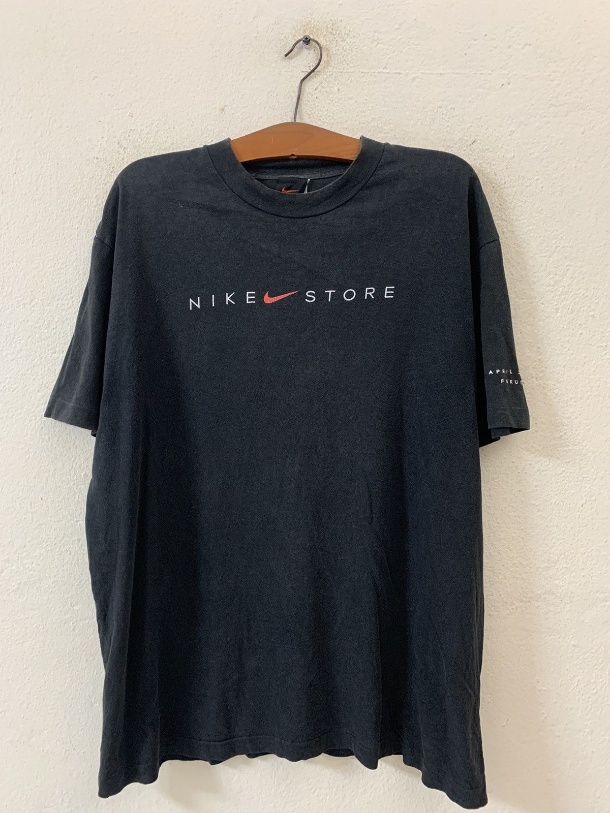 Nike Vintage Y2K Nike Store Tshirt Size US L / EU 52-54 / 3 - 1 Thumbnail