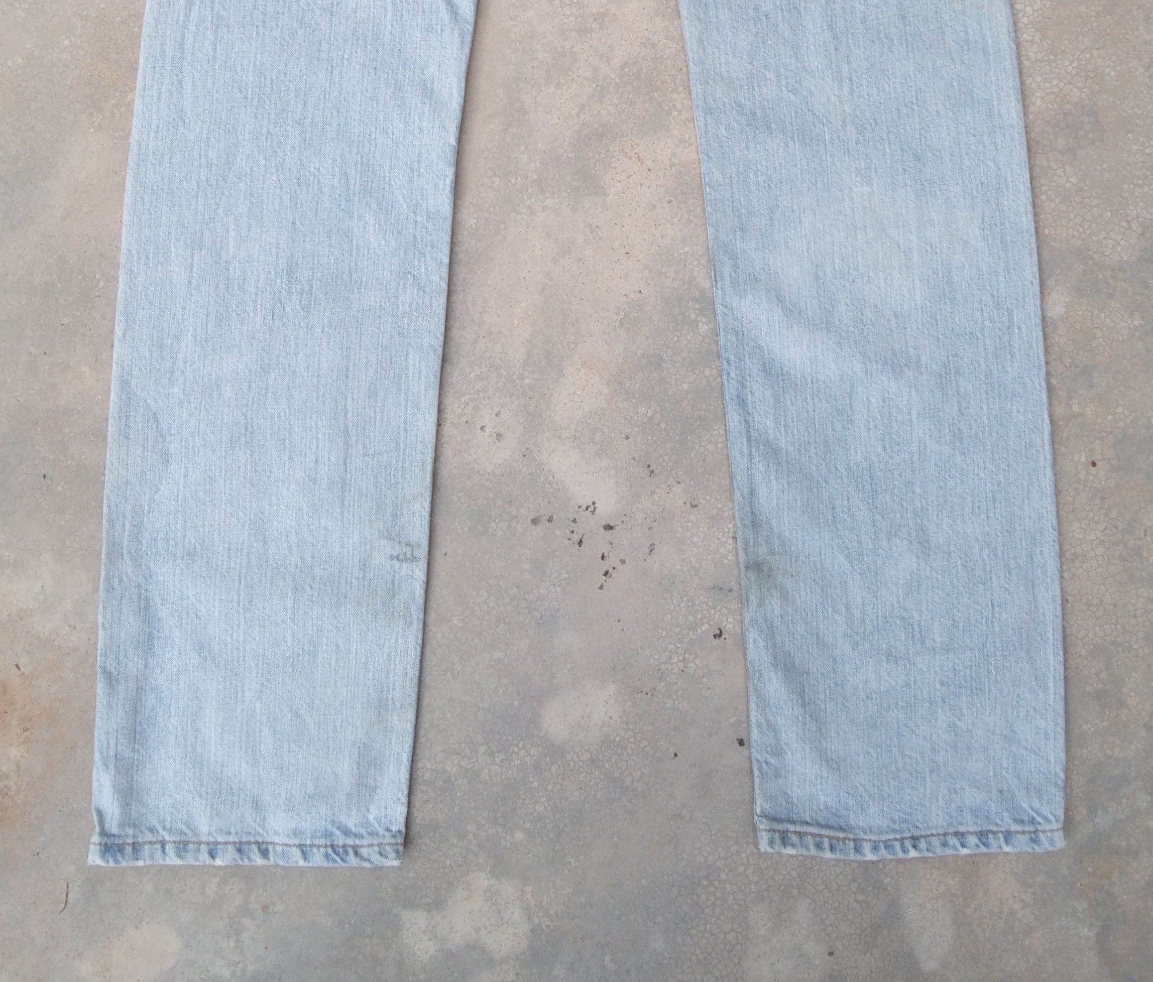Levi's Vintage Levi's 501 Light Wash Distressed Jeans 28x34 Size US 28 / EU 44 - 3 Thumbnail