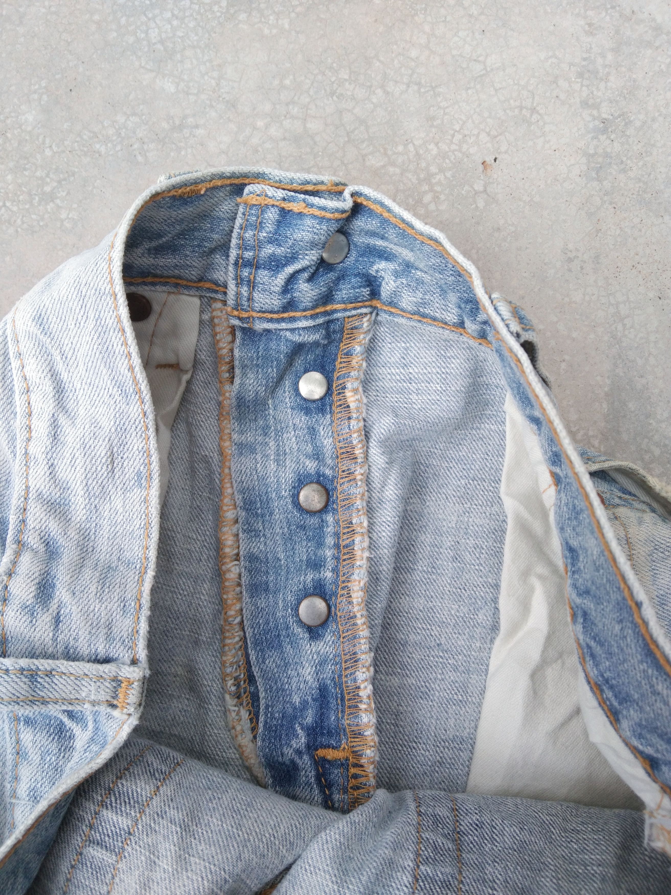 Levi's Vintage Levi's 501 Light Wash Distressed Jeans 28x34 Size US 28 / EU 44 - 6 Thumbnail