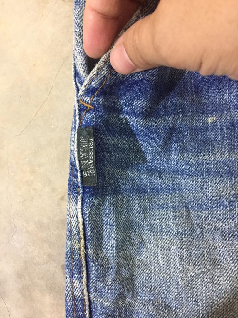 Trussardi × Vintage Vintage Trussardi logo embroided at rear pocket jeans Size US 26 / EU 42 - 6 Thumbnail