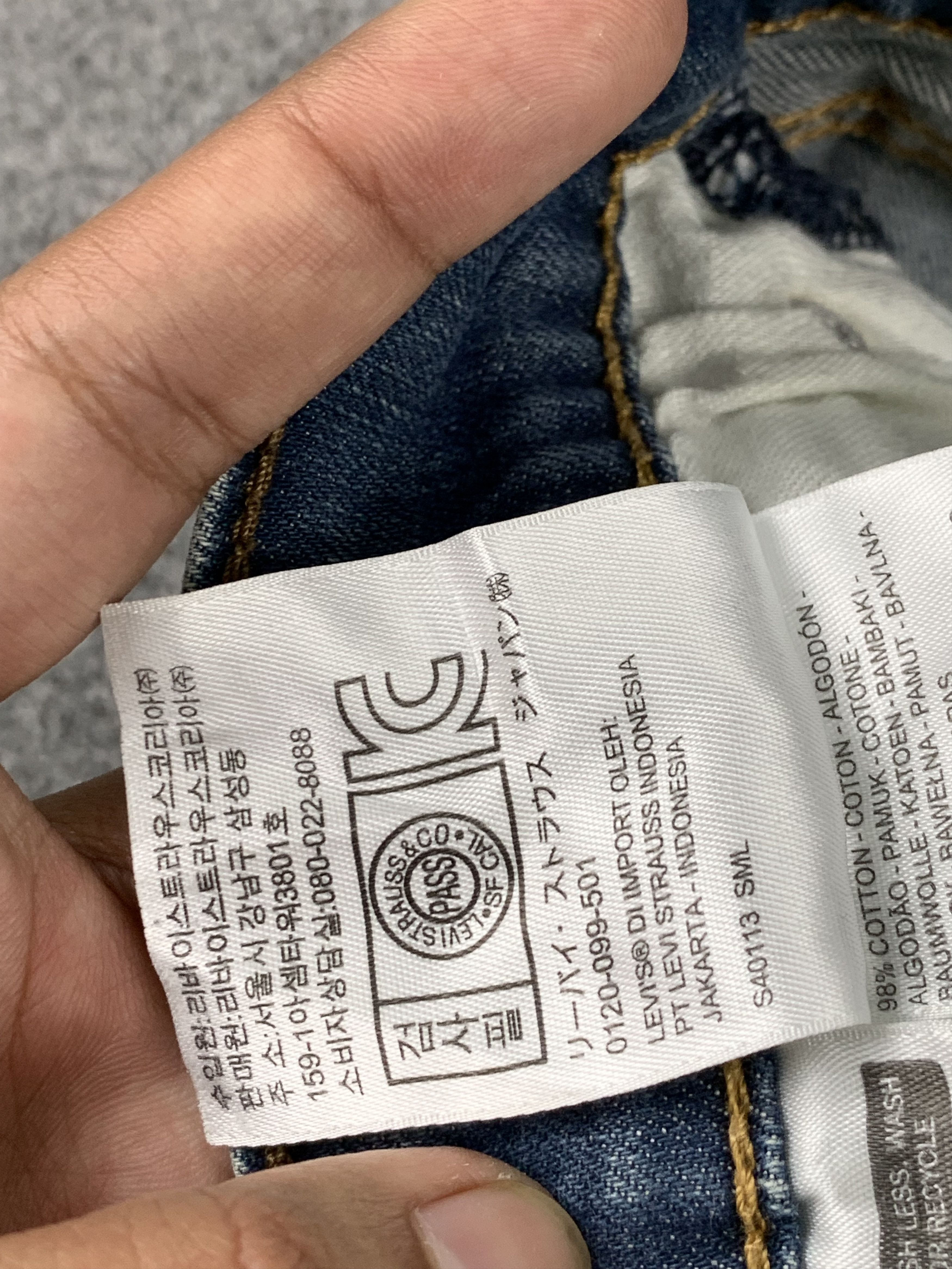 Levi's Vintage Levis Faded Blue Jeans DP1783 Size US 37 - 13 Thumbnail
