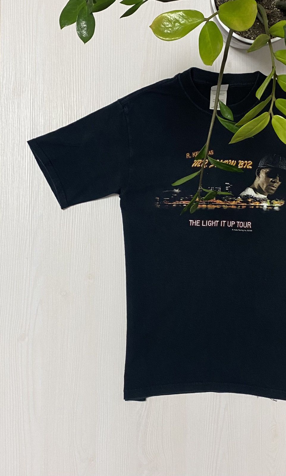 Band Tees × Rap Tees × Vintage Vintage R. Kelly Rap Tour T-shirt 2006 Light It Up Size US S / EU 44-46 / 1 - 3 Thumbnail