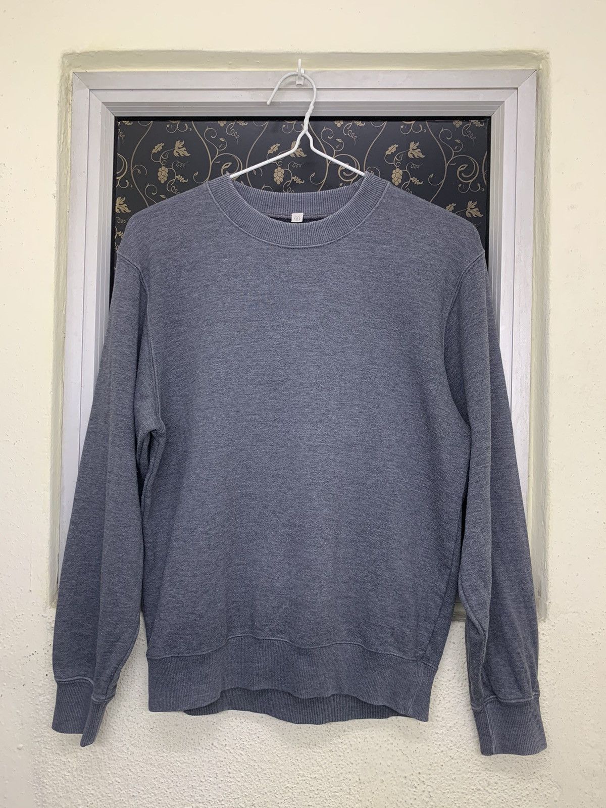 Uniqlo Y2K Uniqlo Sweatshirt Size US S / EU 44-46 / 1 - 1 Thumbnail