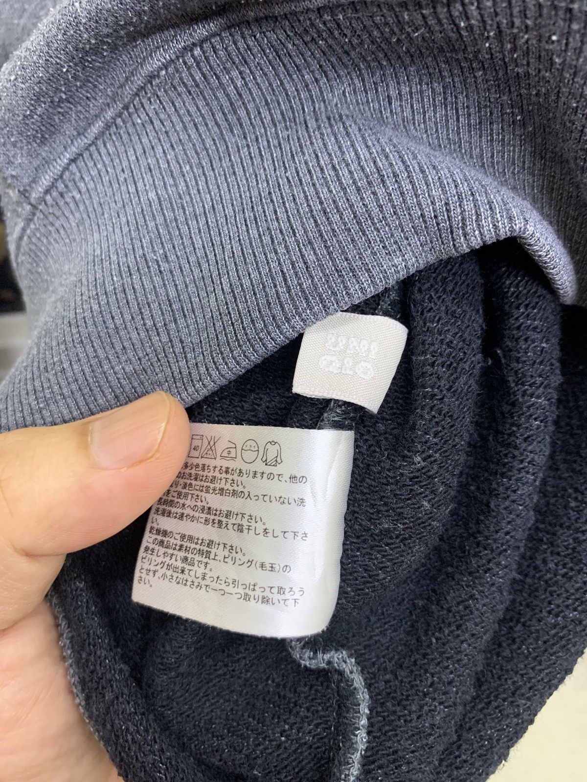 Uniqlo Y2K Uniqlo Sweatshirt Size US S / EU 44-46 / 1 - 5 Thumbnail