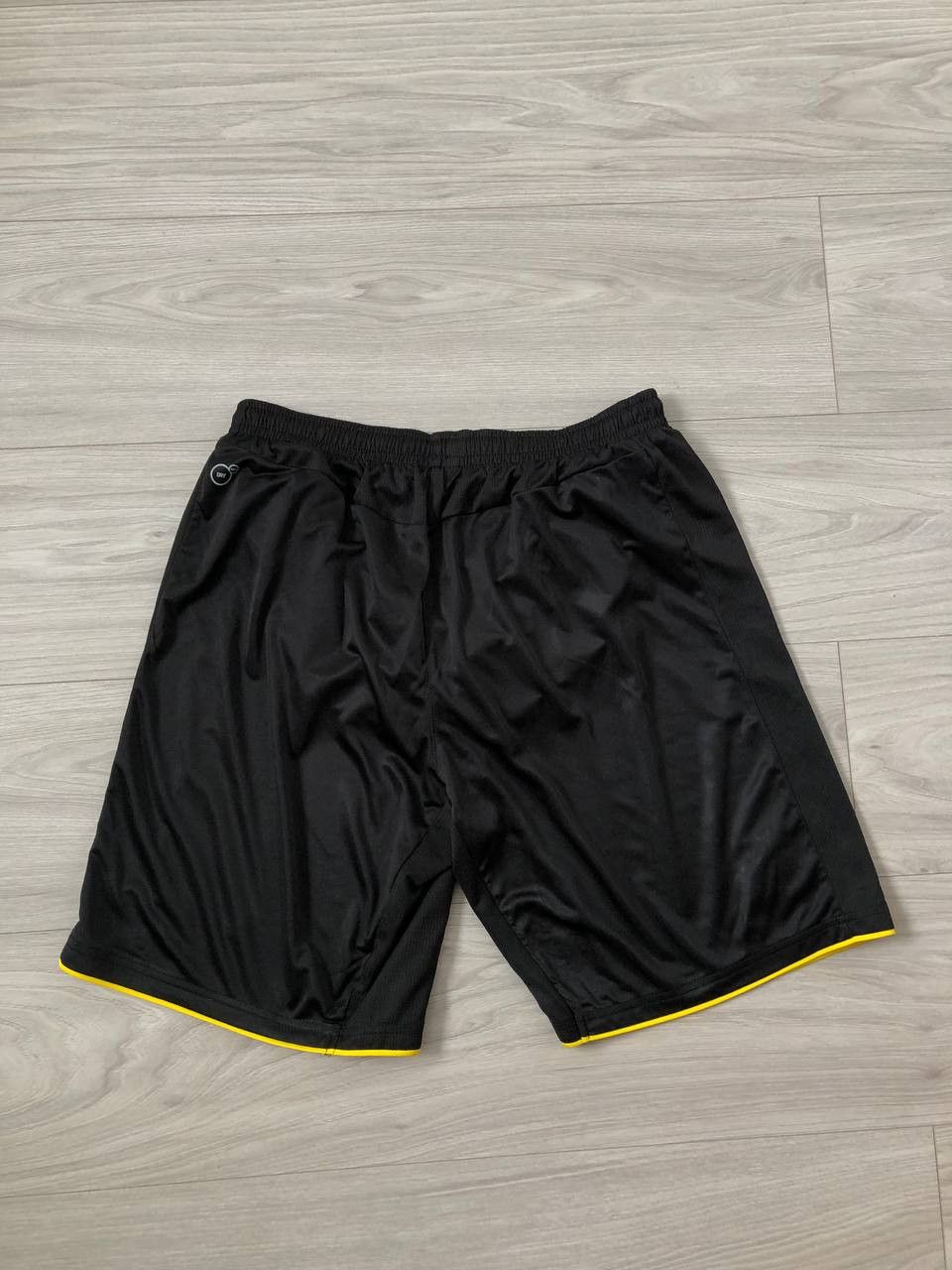 Other Borussia Dortmund Football Soccer Shorts Puma Size US 34 / EU 50 - 3 Thumbnail