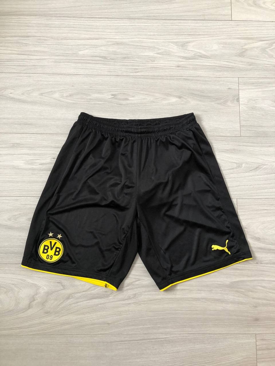 Other Borussia Dortmund Football Soccer Shorts Puma Size US 34 / EU 50 - 1 Thumbnail