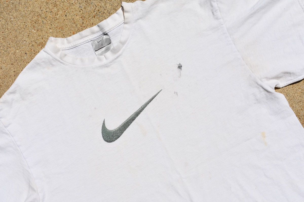 Nike × Vintage Distressed Vintage Nike Center Swoosh T-Shirt (L) Size US L / EU 52-54 / 3 - 3 Thumbnail