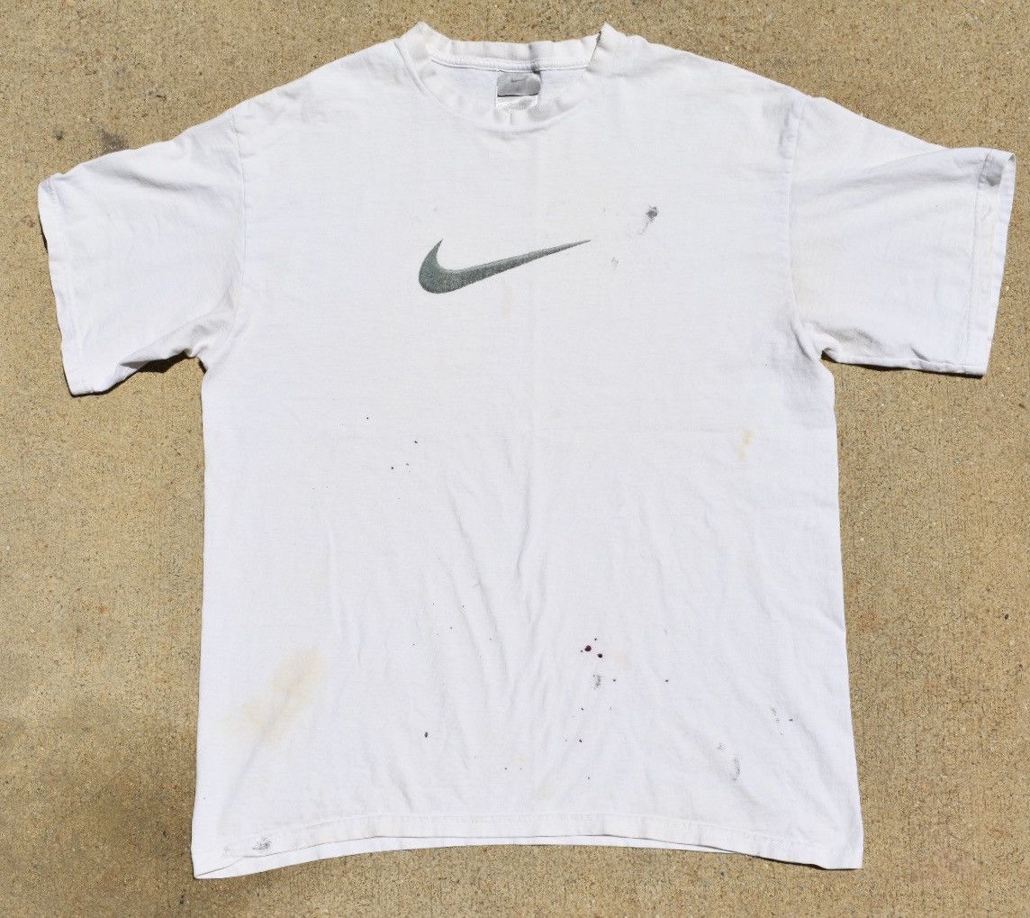 Nike × Vintage Distressed Vintage Nike Center Swoosh T-Shirt (L) Size US L / EU 52-54 / 3 - 1 Thumbnail