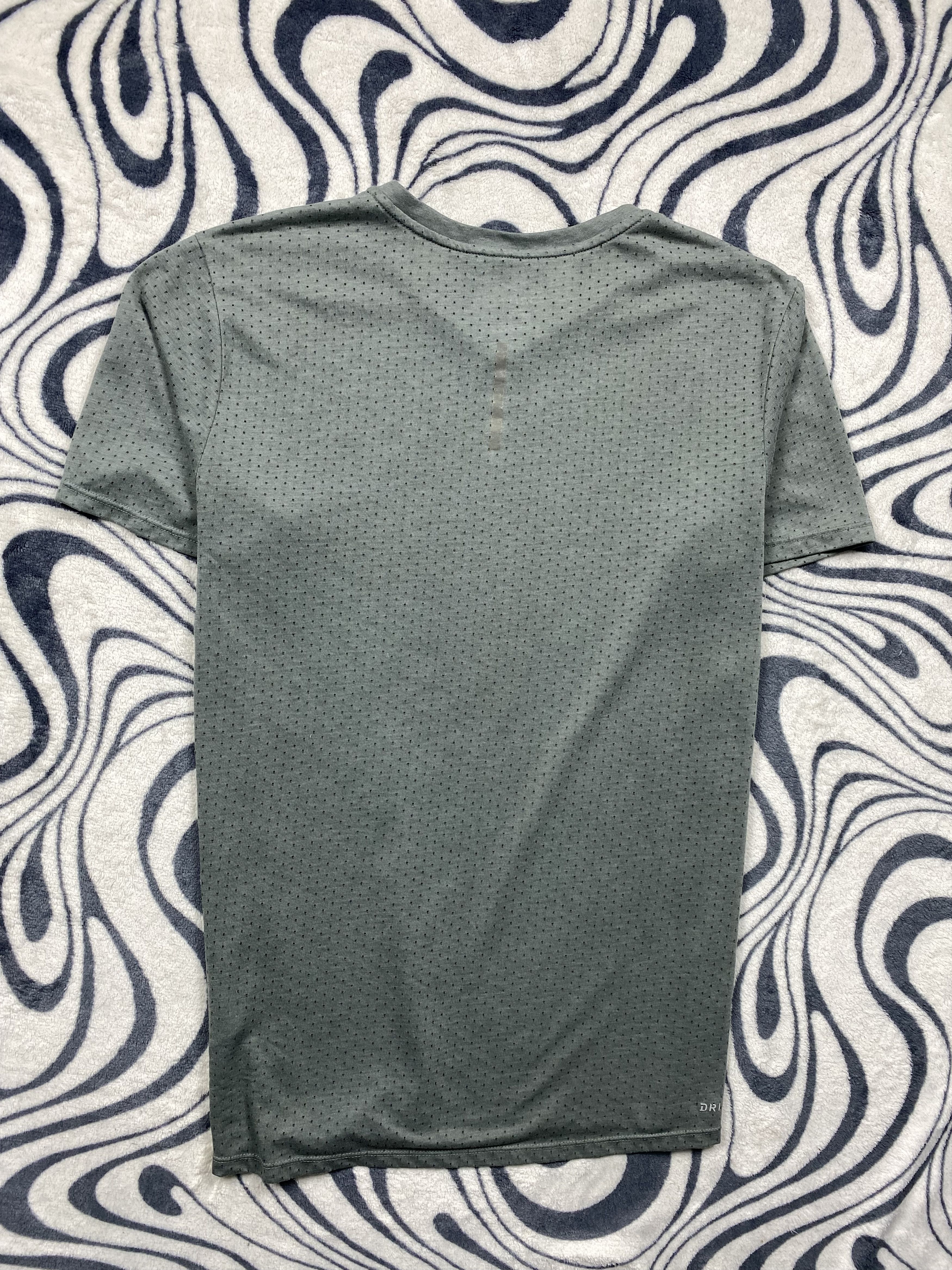 Nike Nike Dri Fit Running Mens T-Shirt Tee Y2K Drill Size US L / EU 52-54 / 3 - 6 Thumbnail