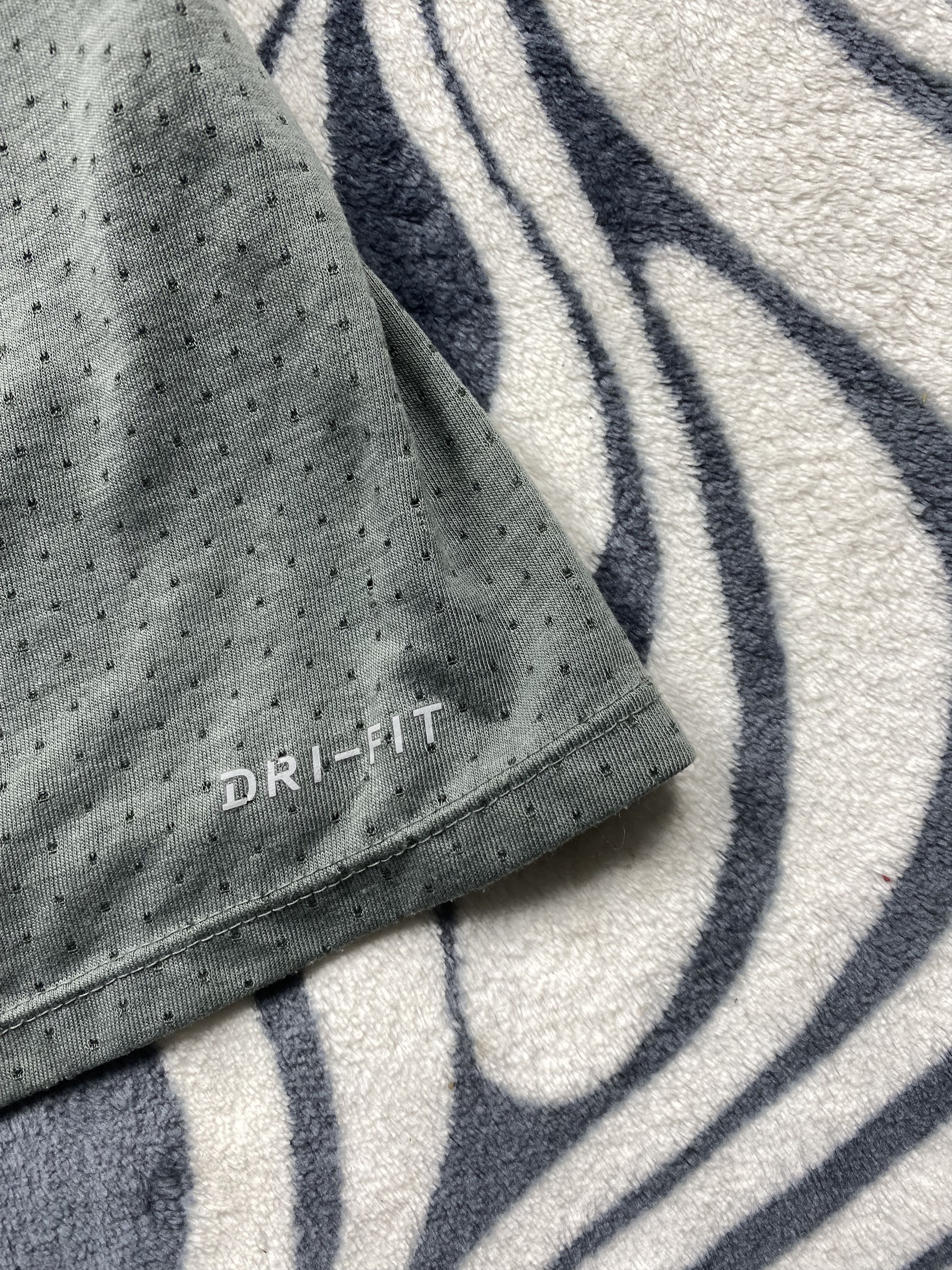 Nike Nike Dri Fit Running Mens T-Shirt Tee Y2K Drill Size US L / EU 52-54 / 3 - 7 Thumbnail