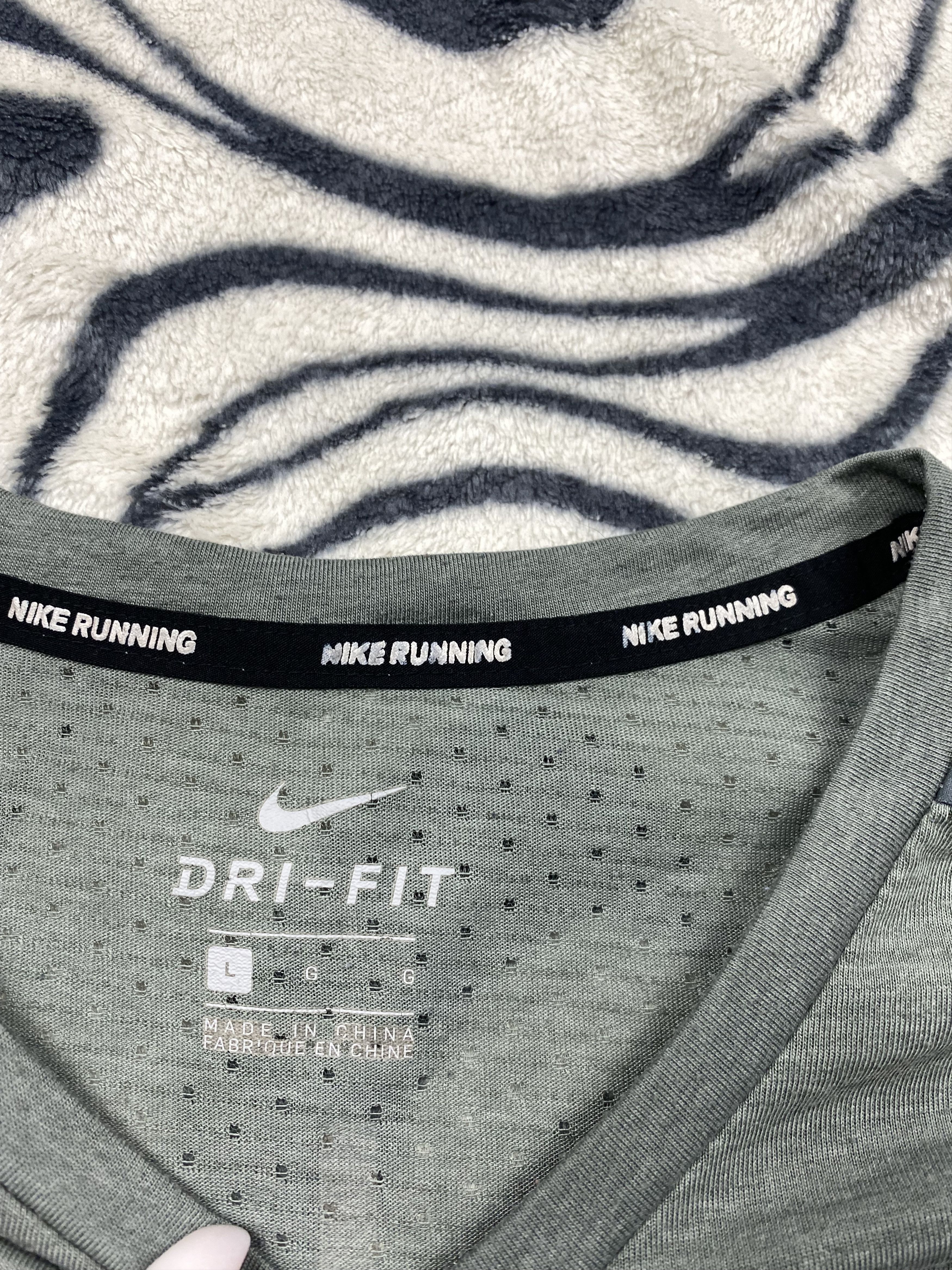 Nike Nike Dri Fit Running Mens T-Shirt Tee Y2K Drill Size US L / EU 52-54 / 3 - 4 Thumbnail