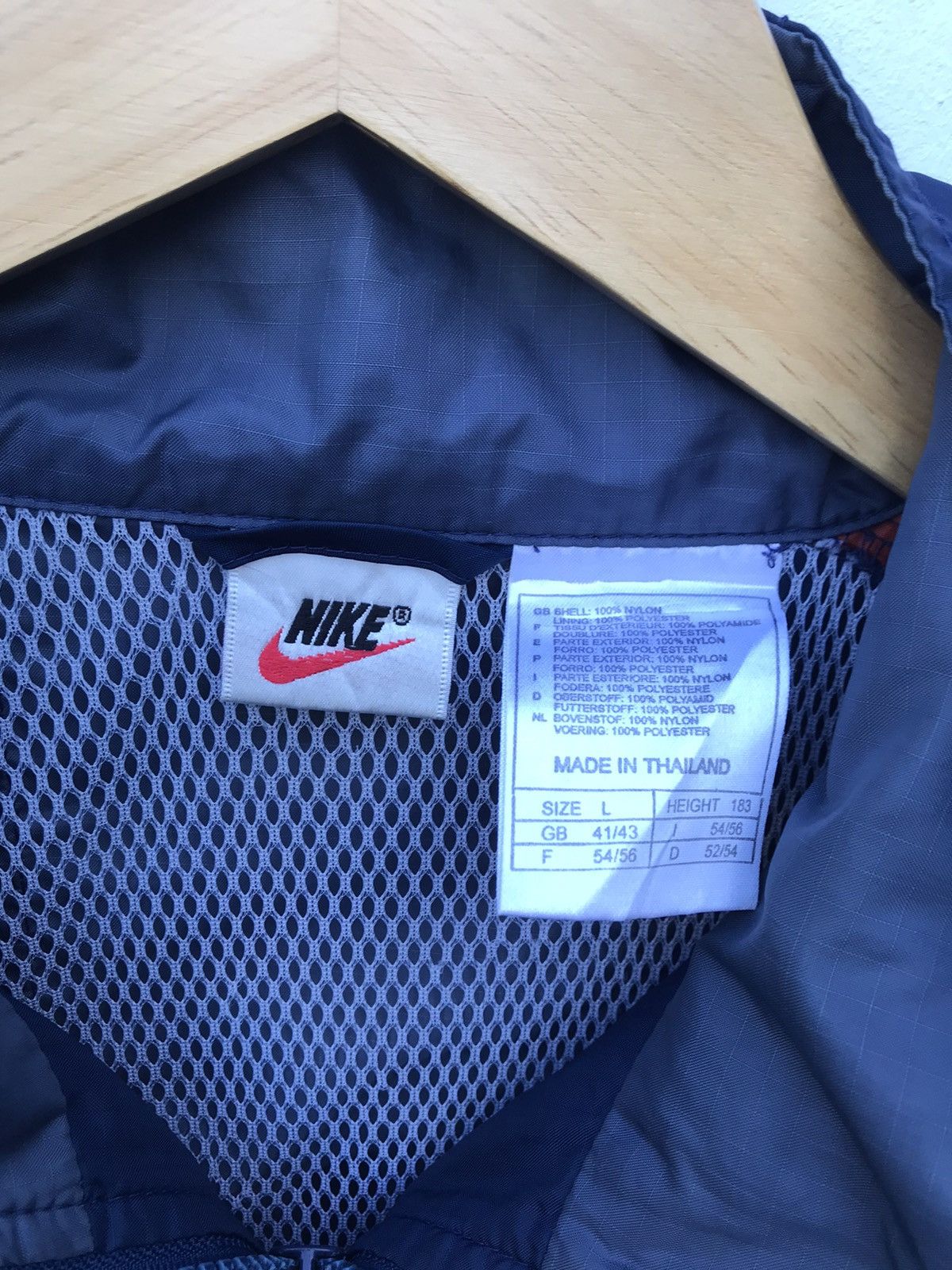 Nike Vintage 90s Nike Swoosh Windbreaker Jacket Size US L / EU 52-54 / 3 - 2 Thumbnail