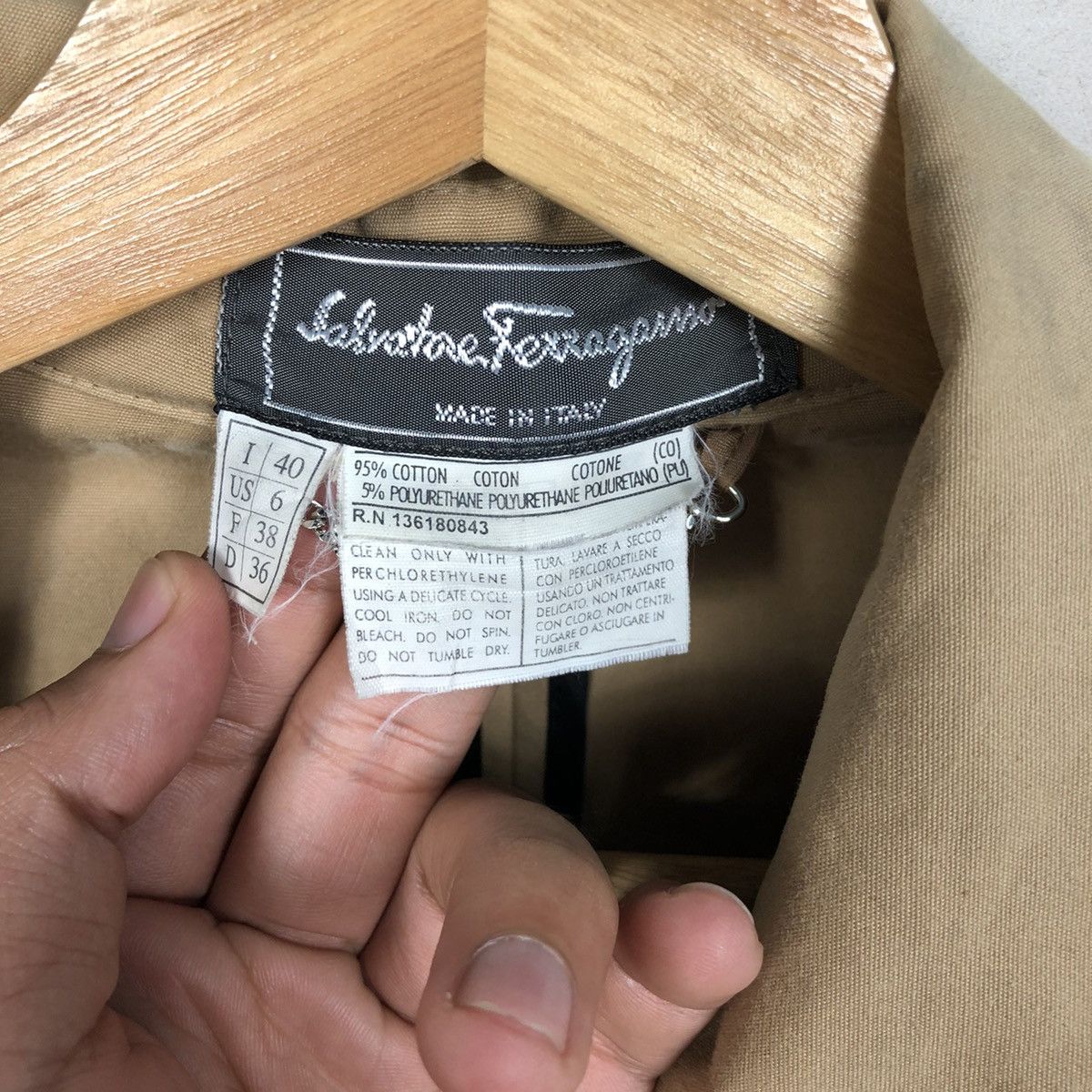 Salvatore Ferragamo Salvatore Ferragamo Monogram Inside Trench Jacket Size US M / EU 48-50 / 2 - 13 Thumbnail