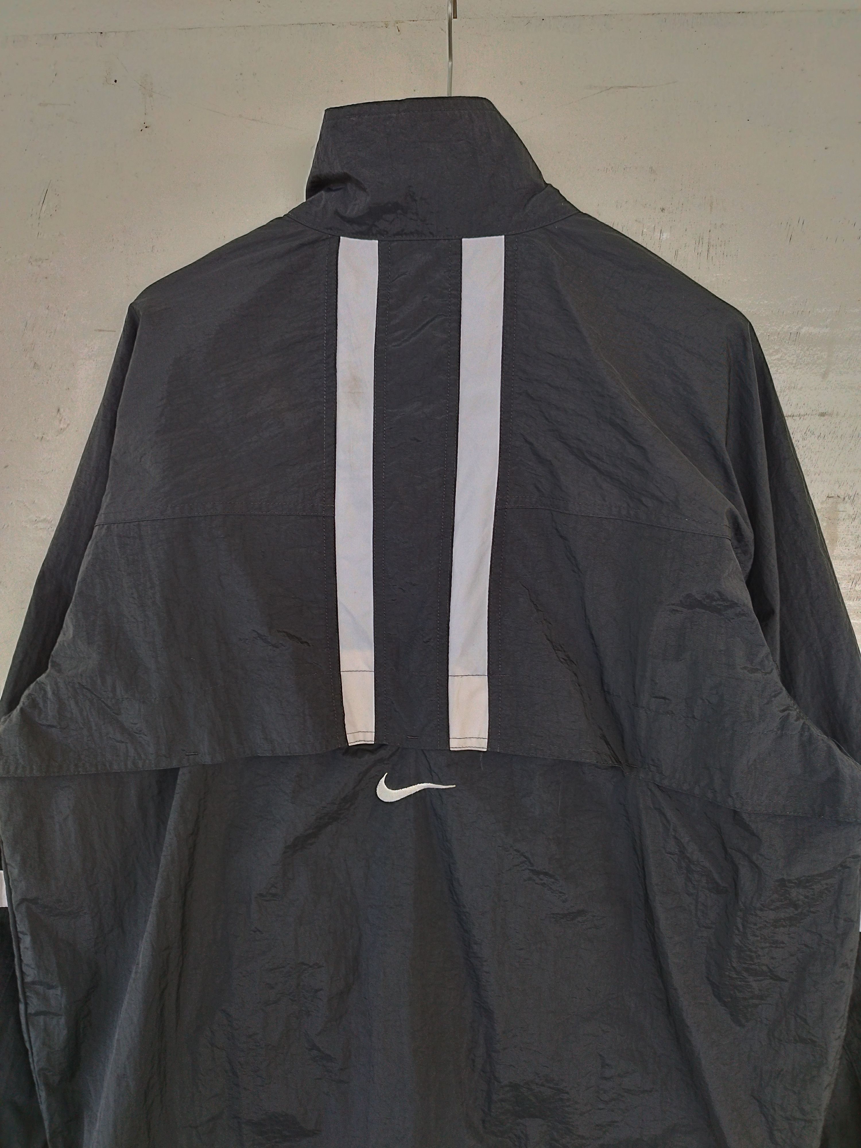 Nike Vtg 90s Nike jacket windbreaker center logo anorak jacket Size US M / EU 48-50 / 2 - 4 Thumbnail