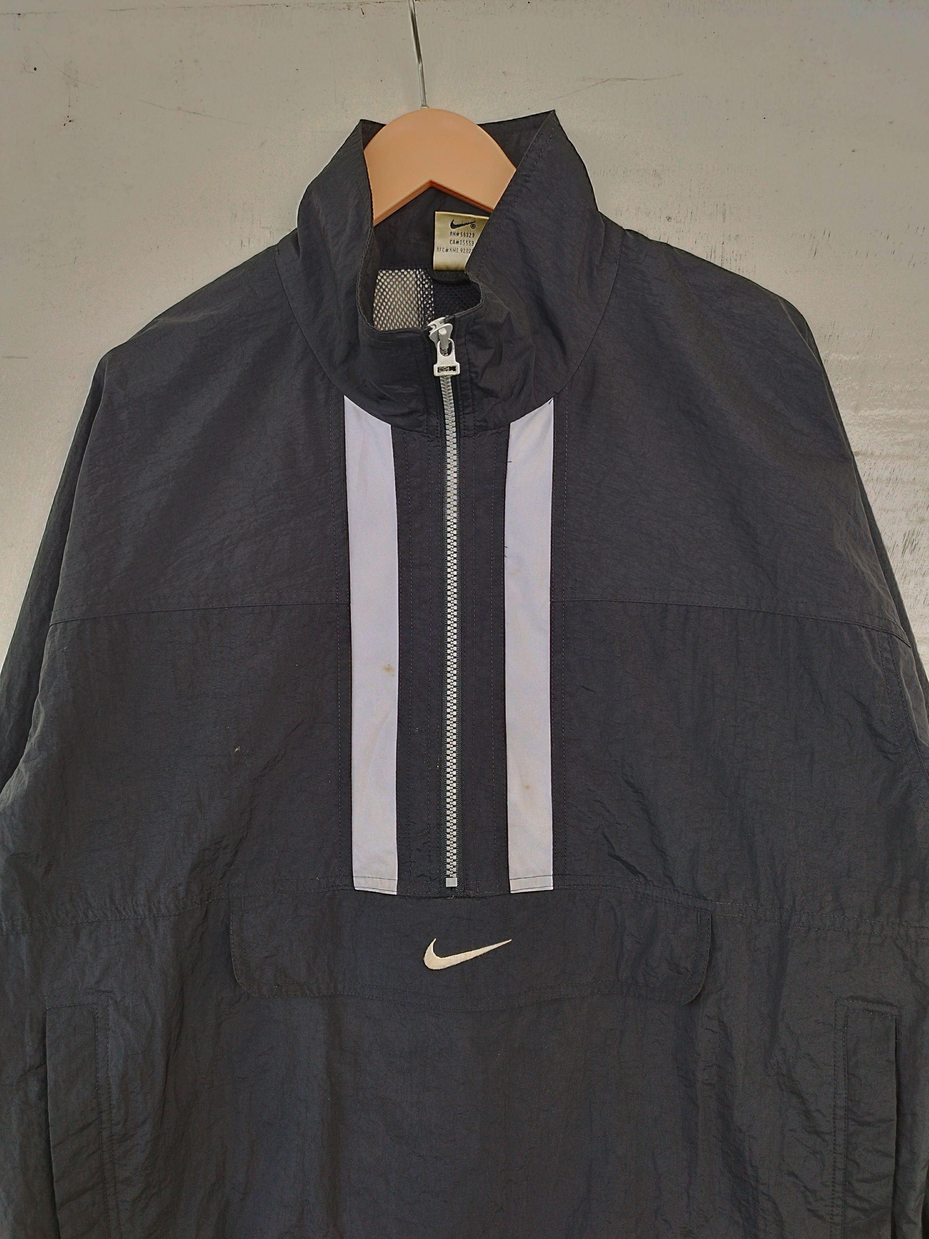 Nike Vtg 90s Nike jacket windbreaker center logo anorak jacket Size US M / EU 48-50 / 2 - 2 Thumbnail