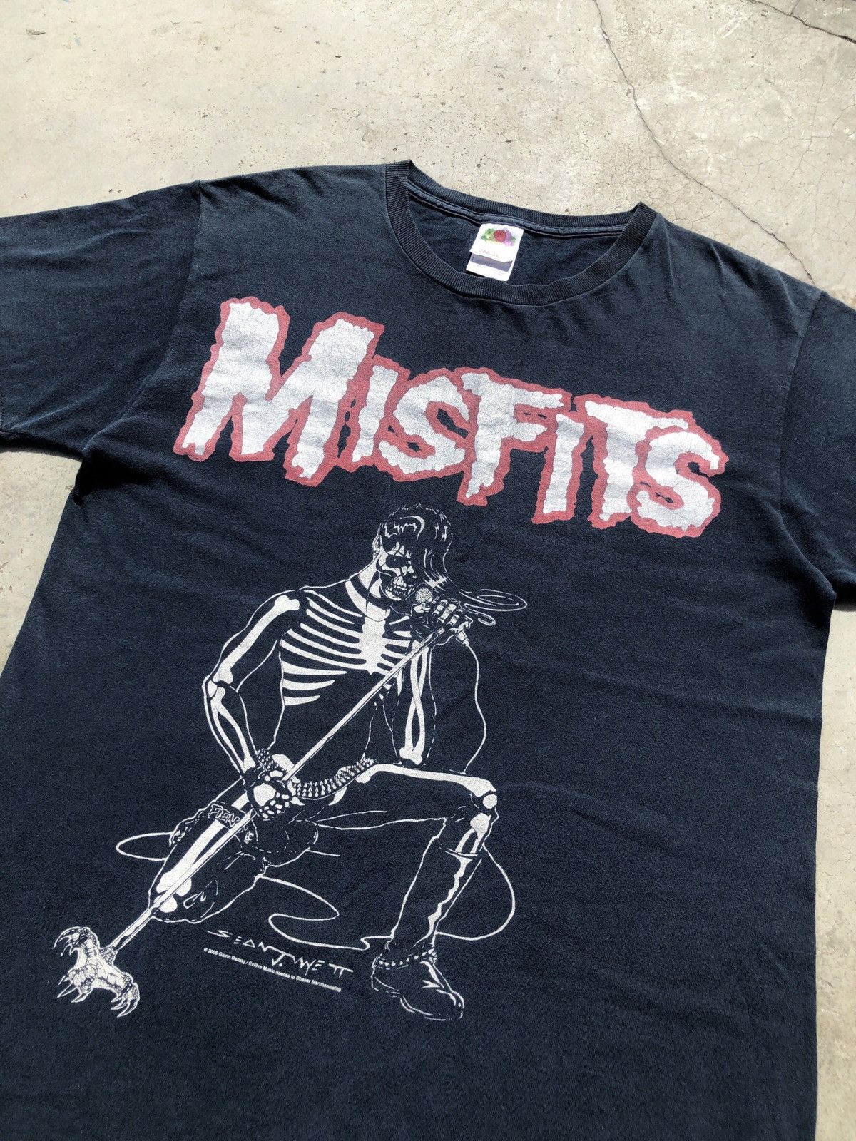 Band Tees Vintage 2005 Misfits Band Legacy Of Brutality Y2K Tshirt Size US L / EU 52-54 / 3 - 2 Thumbnail