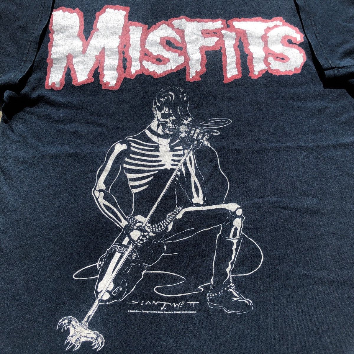 Band Tees Vintage 2005 Misfits Band Legacy Of Brutality Y2K Tshirt Size US L / EU 52-54 / 3 - 3 Thumbnail
