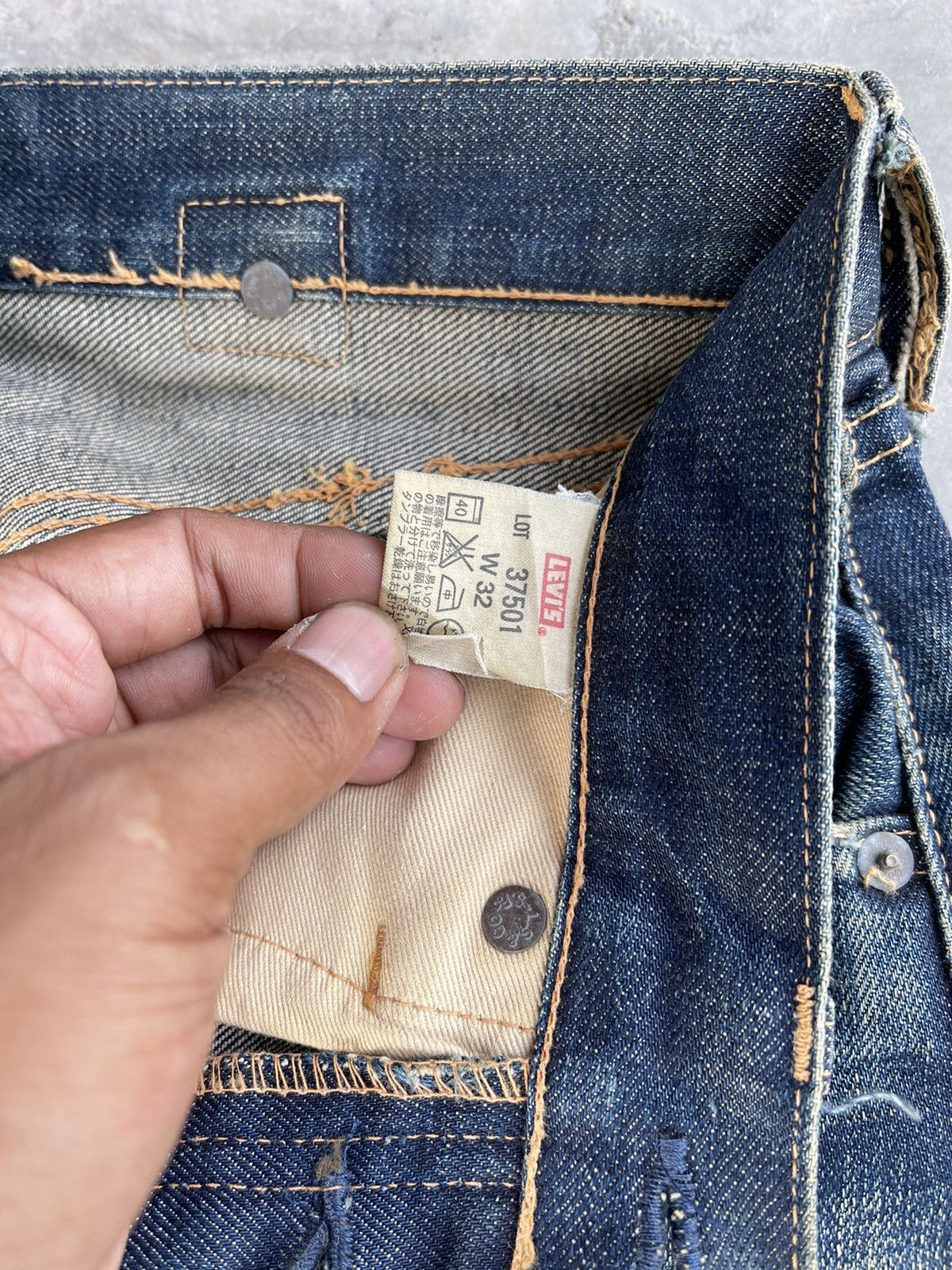 Levi's Vintage Clothing Levi’s Capital E back buckle 501XX made in japan Size US 30 / EU 46 - 8 Thumbnail