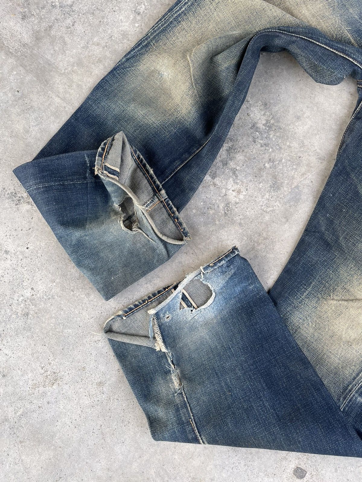 Levi's Vintage Clothing Levi’s Capital E back buckle 501XX made in japan Size US 30 / EU 46 - 11 Thumbnail