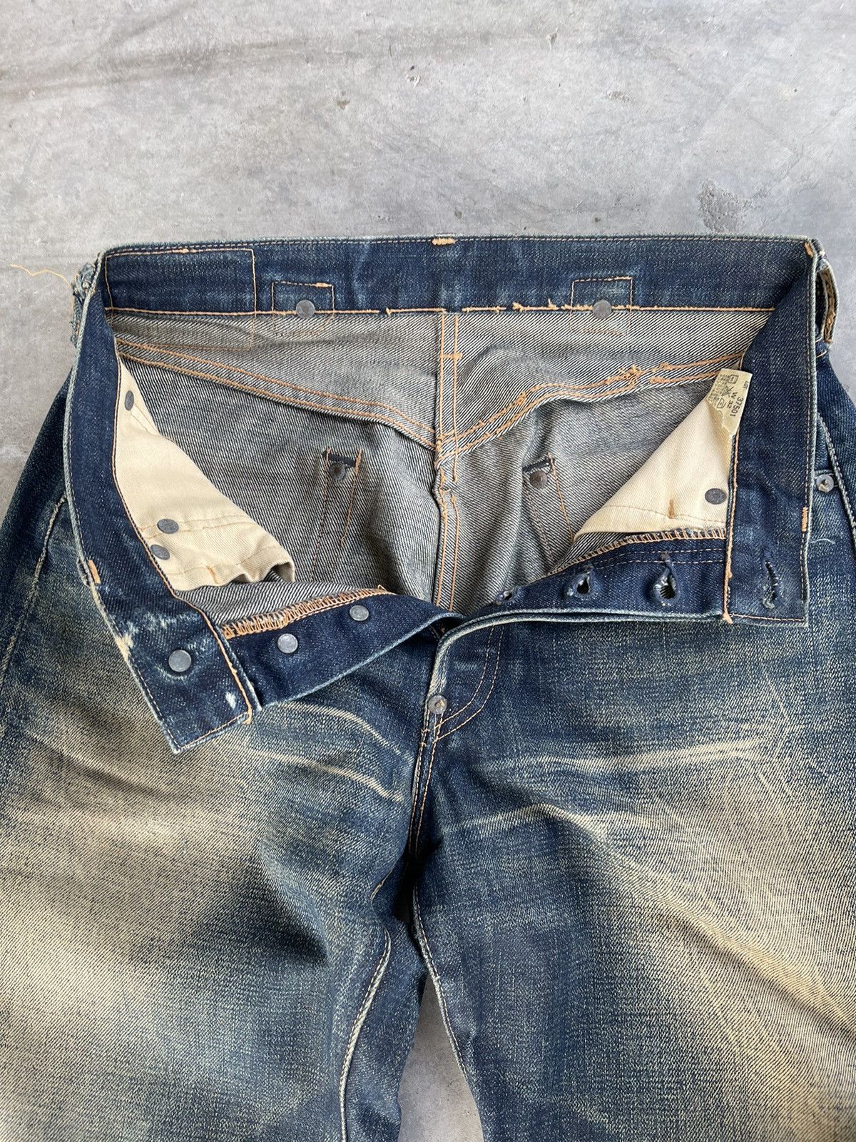Levi's Vintage Clothing Levi’s Capital E back buckle 501XX made in japan Size US 30 / EU 46 - 6 Thumbnail