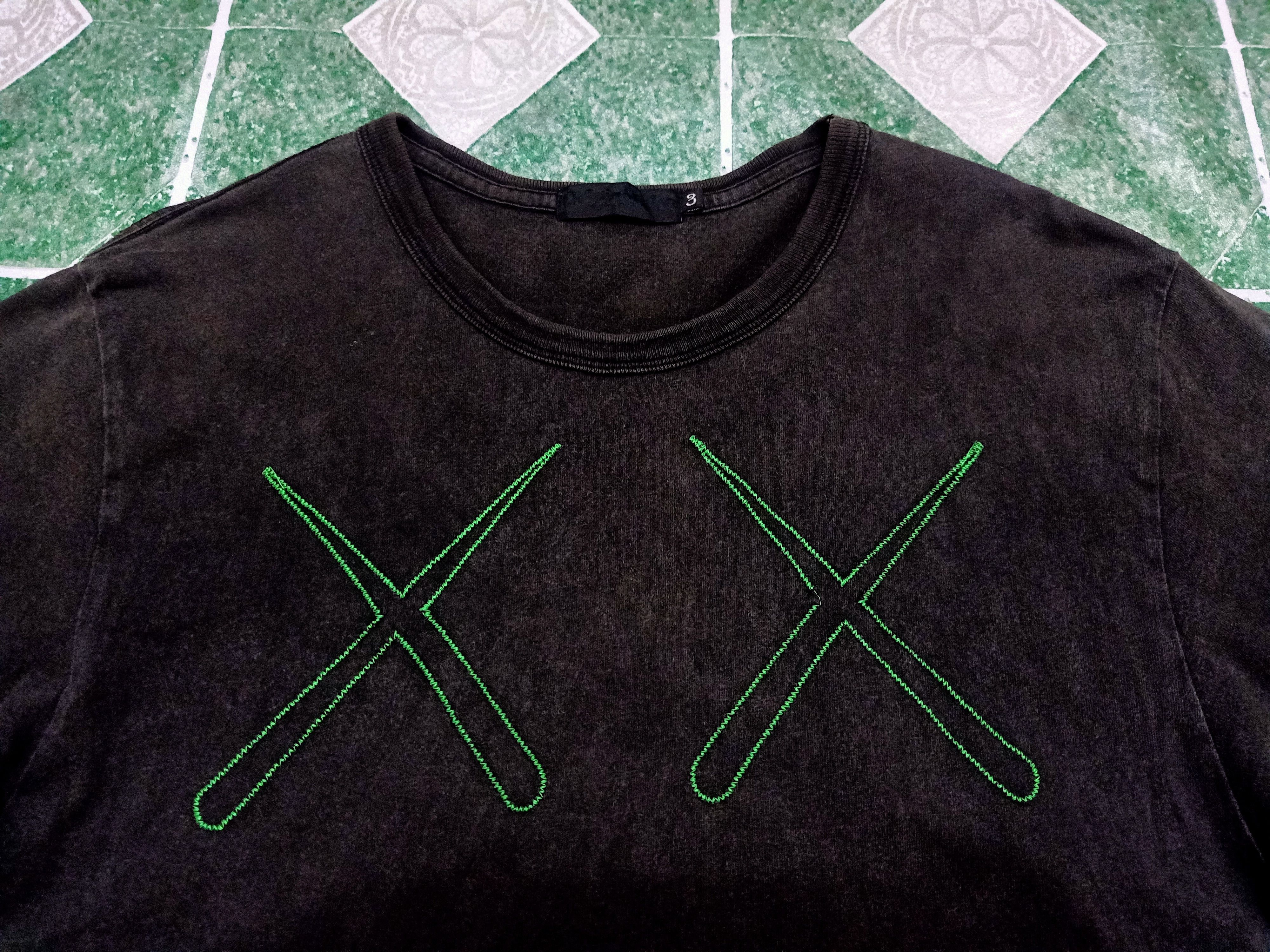 Original Fake Original Fake X Kaws X Invincible Size US S / EU 44-46 / 1 - 4 Thumbnail