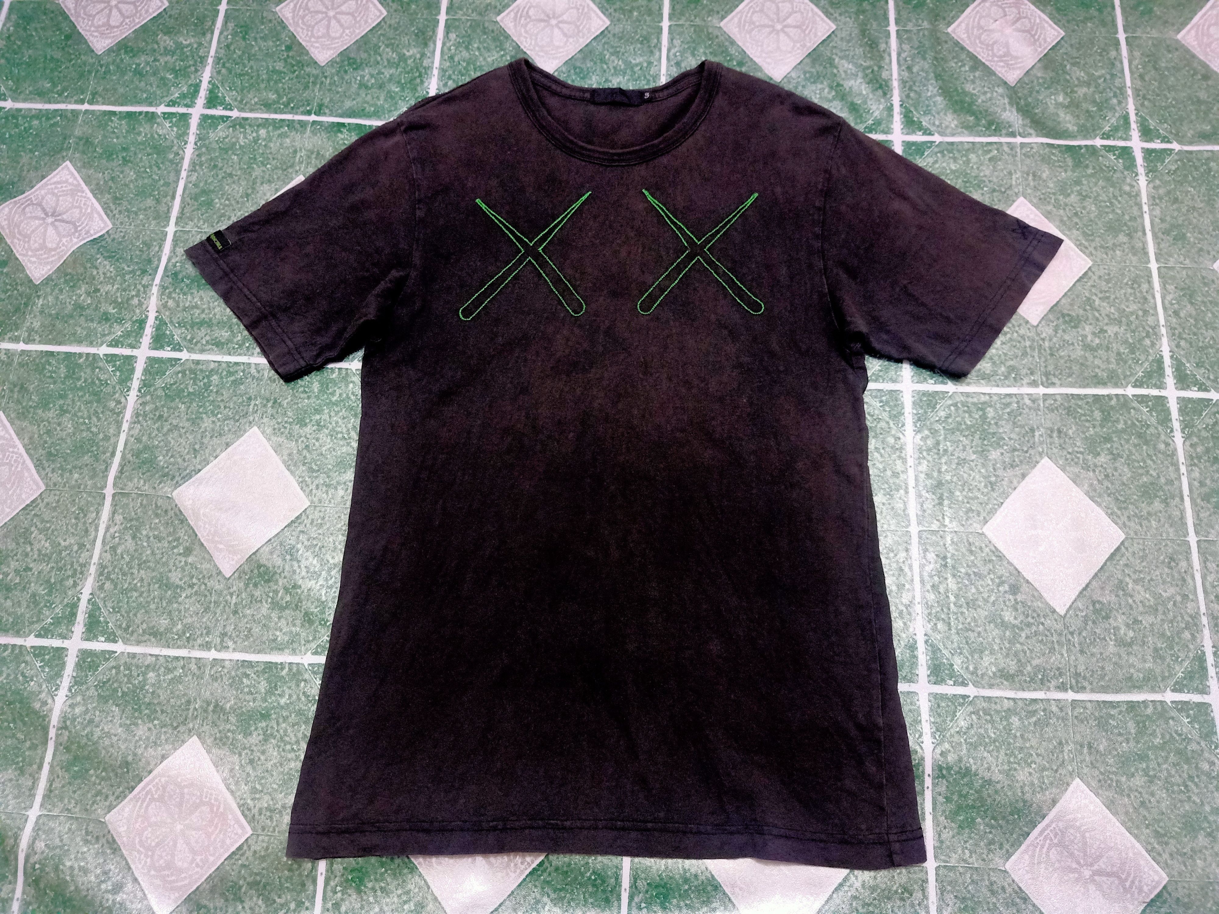 Original Fake Original Fake X Kaws X Invincible Size US S / EU 44-46 / 1 - 3 Thumbnail