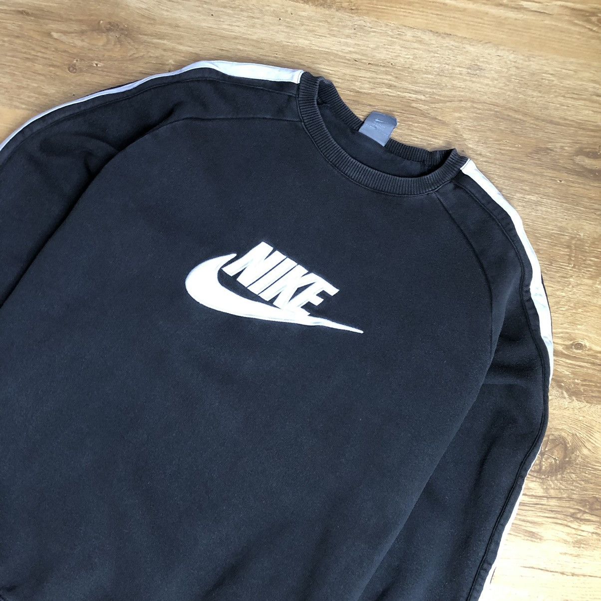 Nike Nike big swoosh vintage sweatshirt y2k Size US L / EU 52-54 / 3 - 2 Thumbnail