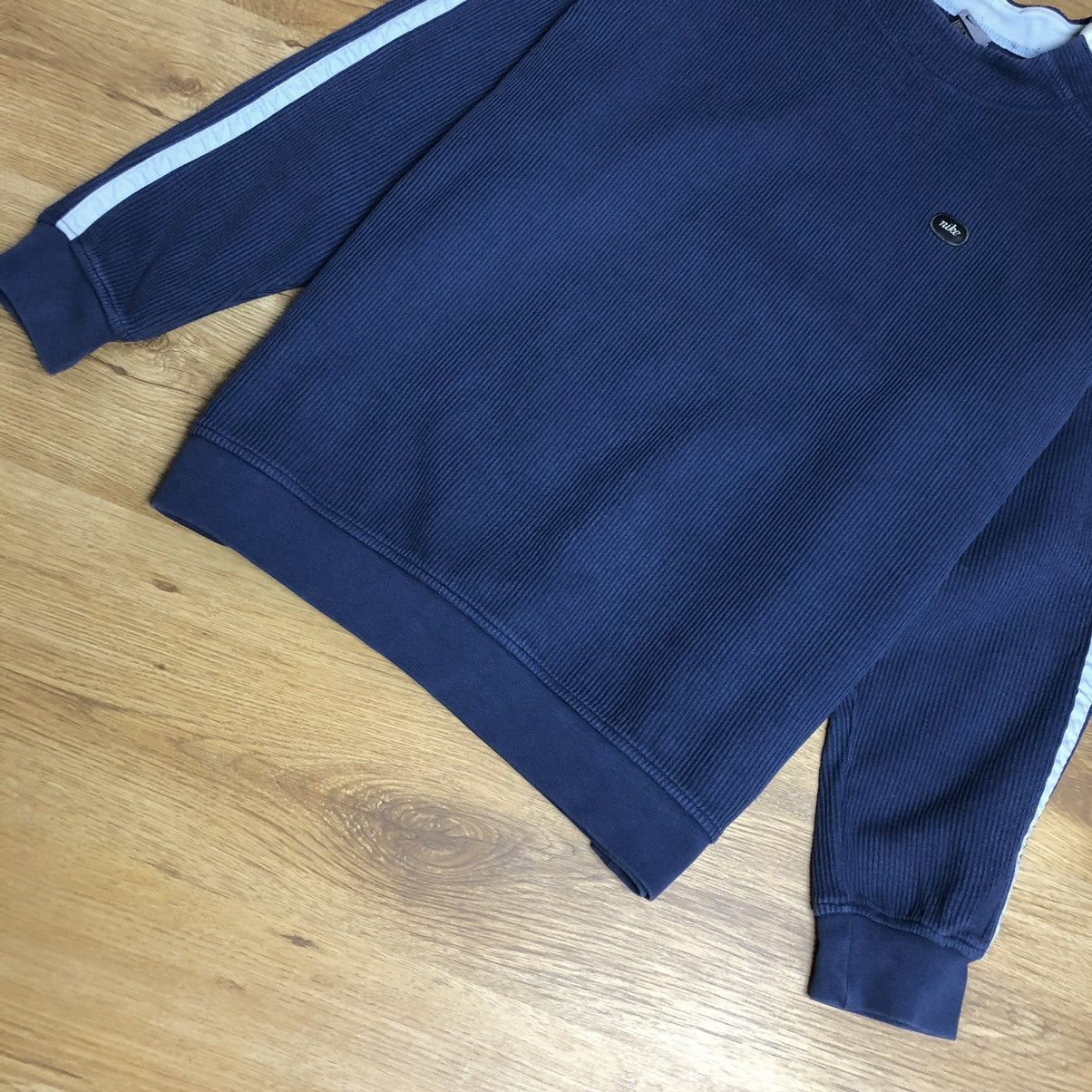 Nike Nike vintage sweatshirt y2k Size US L / EU 52-54 / 3 - 3 Thumbnail