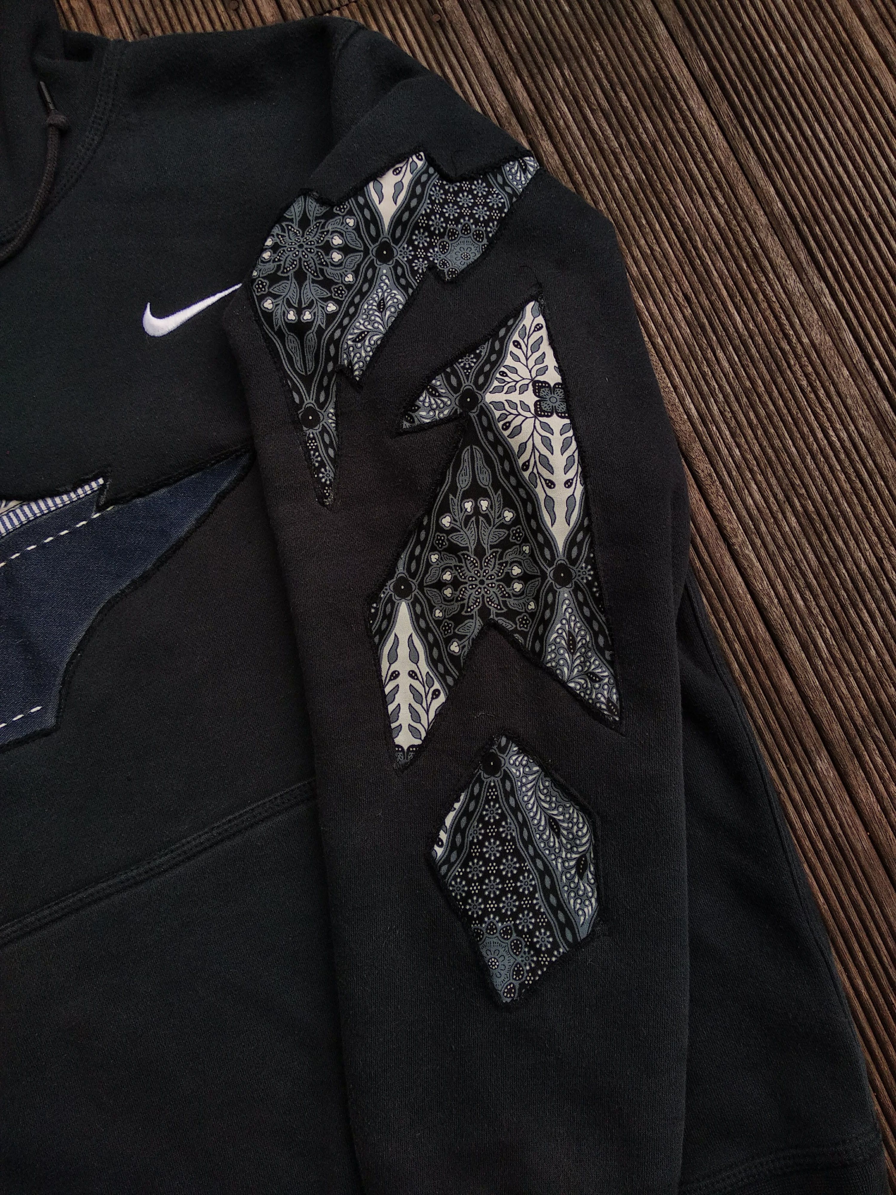 Nike Nike Small Swoosh Hoodie Custom Japanese Sashiko Size US M / EU 48-50 / 2 - 5 Thumbnail