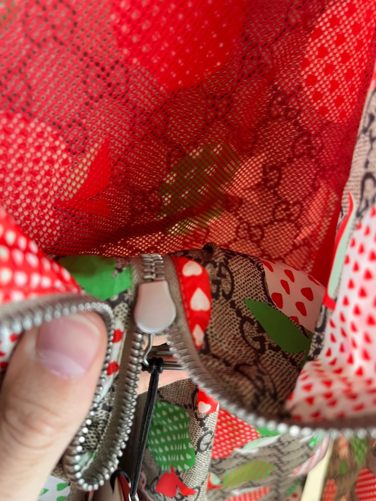 Gucci o1rshd GG Monogram Apple Hearts on Nylon in Light Brown Size US M / EU 48-50 / 2 - 11 Thumbnail