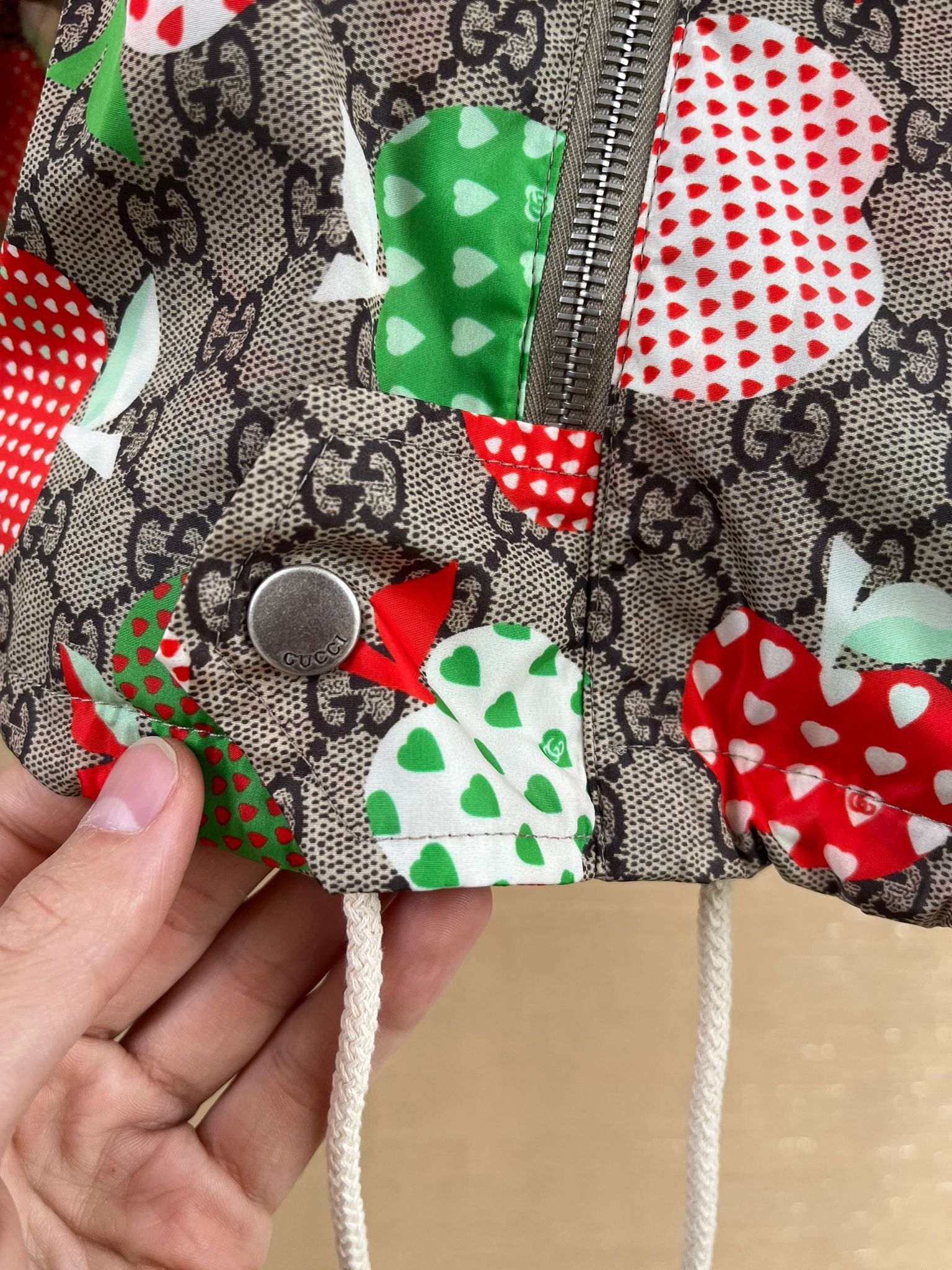 Gucci o1rshd GG Monogram Apple Hearts on Nylon in Light Brown Size US M / EU 48-50 / 2 - 10 Thumbnail