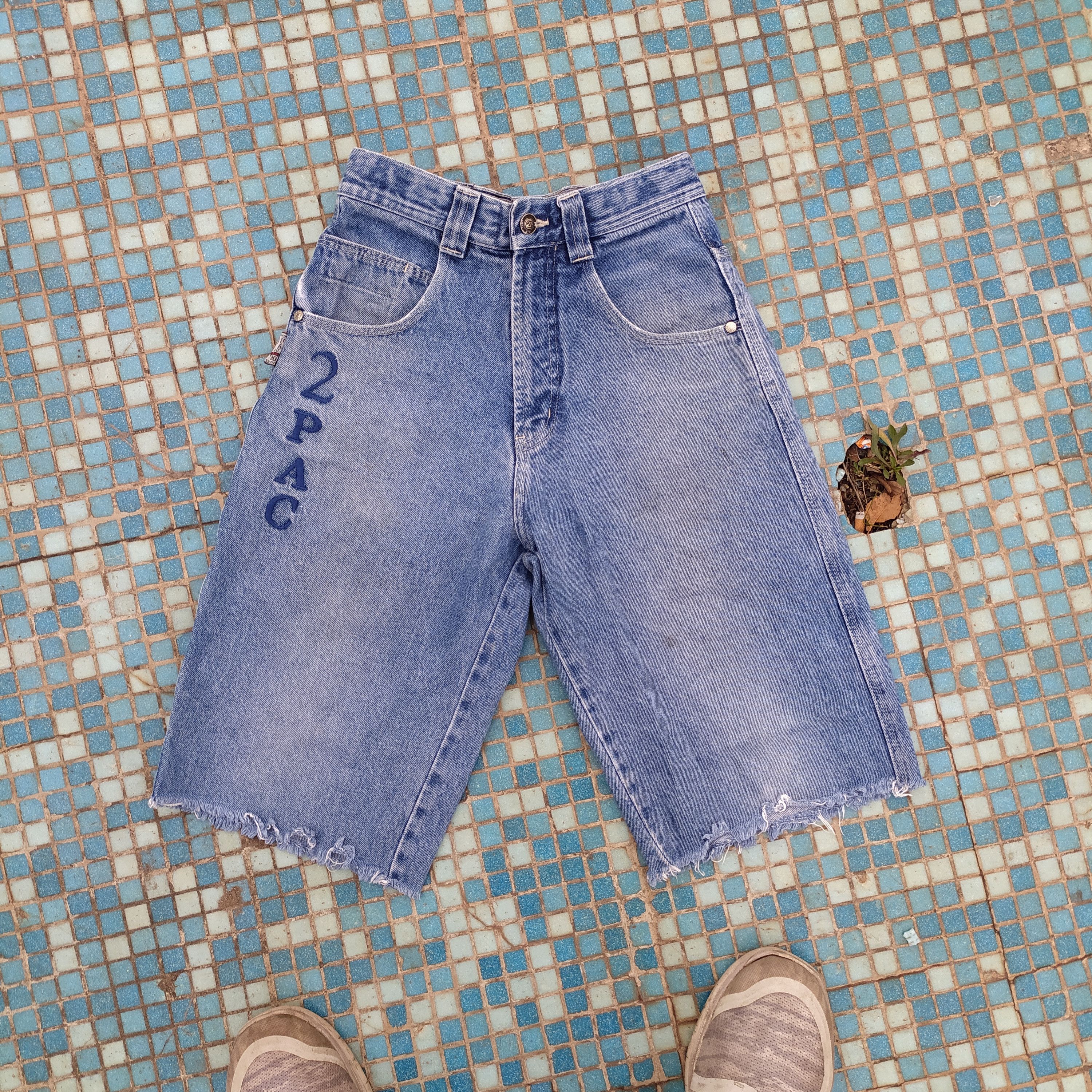 Vintage Rare Vintage 2Pac cropped denim jeans Rap shorts Size US 26 / EU 42 - 5 Thumbnail