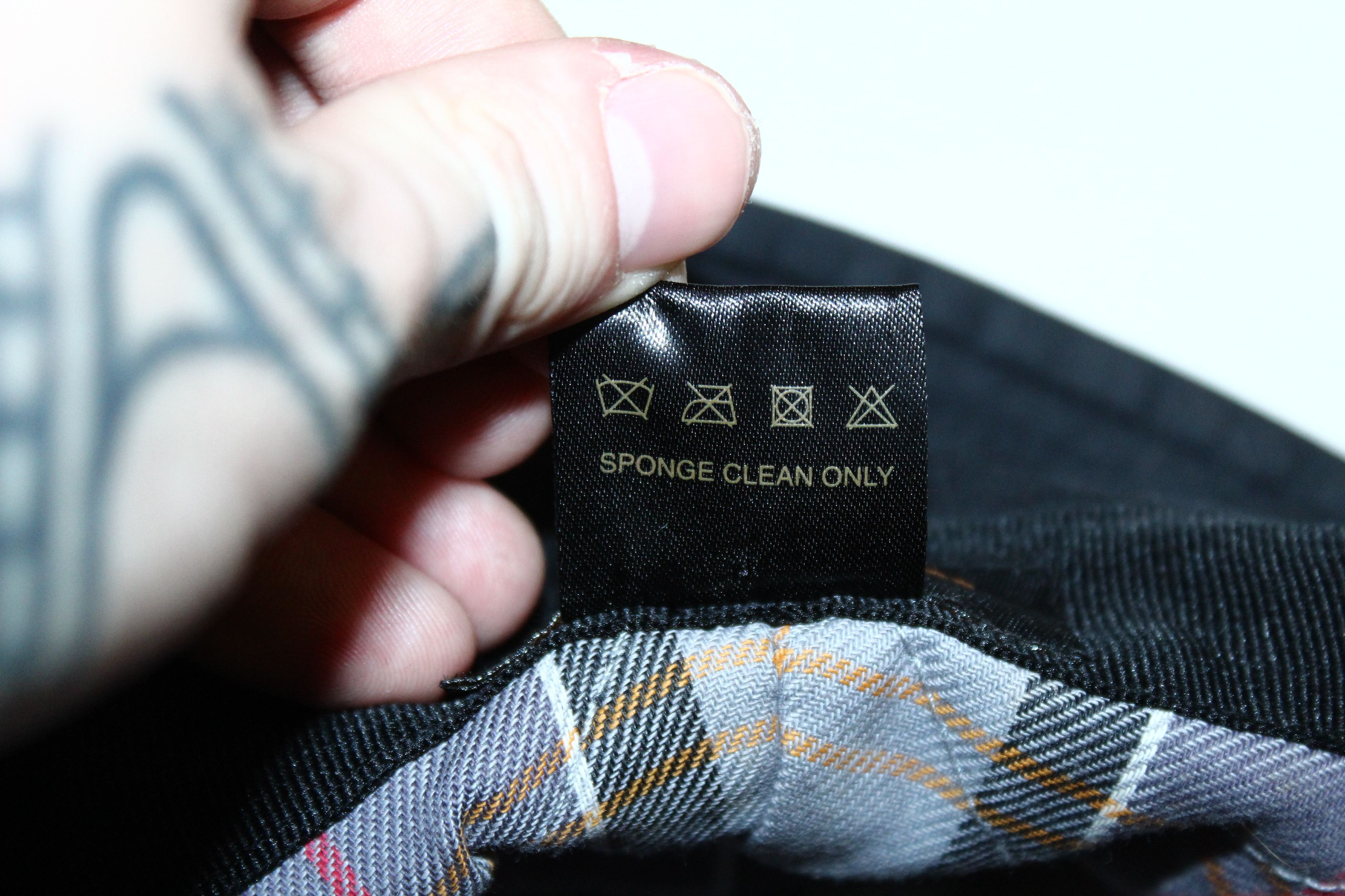 Barbour Barbour Wax Bucket Hat in Black. Quilted Tartan Lined Size ONE SIZE - 6 Thumbnail