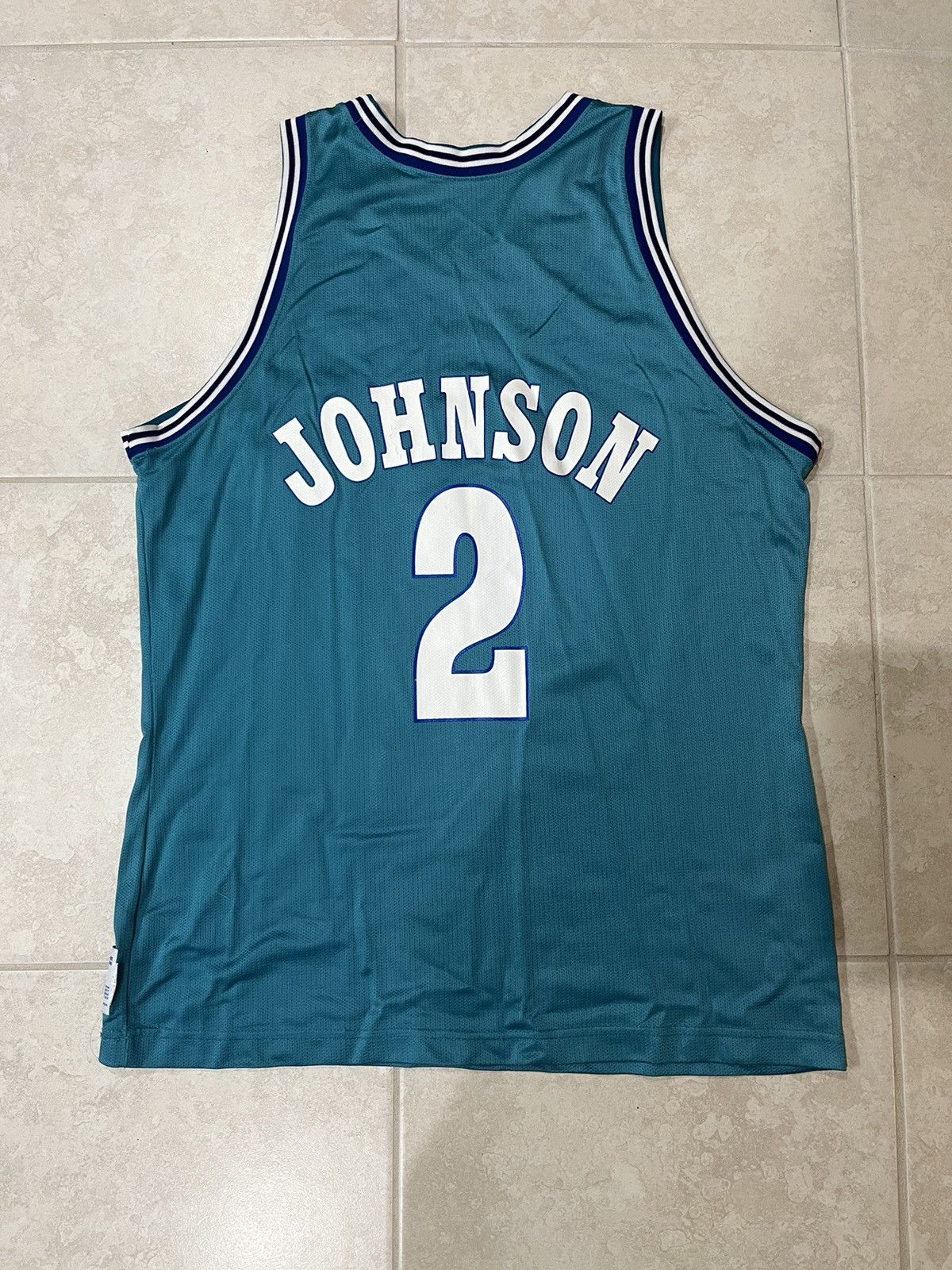 Champion × NBA × Vintage Vintage Larry Johnson Charlotte Hornets Champion Jersey Size US L / EU 52-54 / 3 - 3 Thumbnail