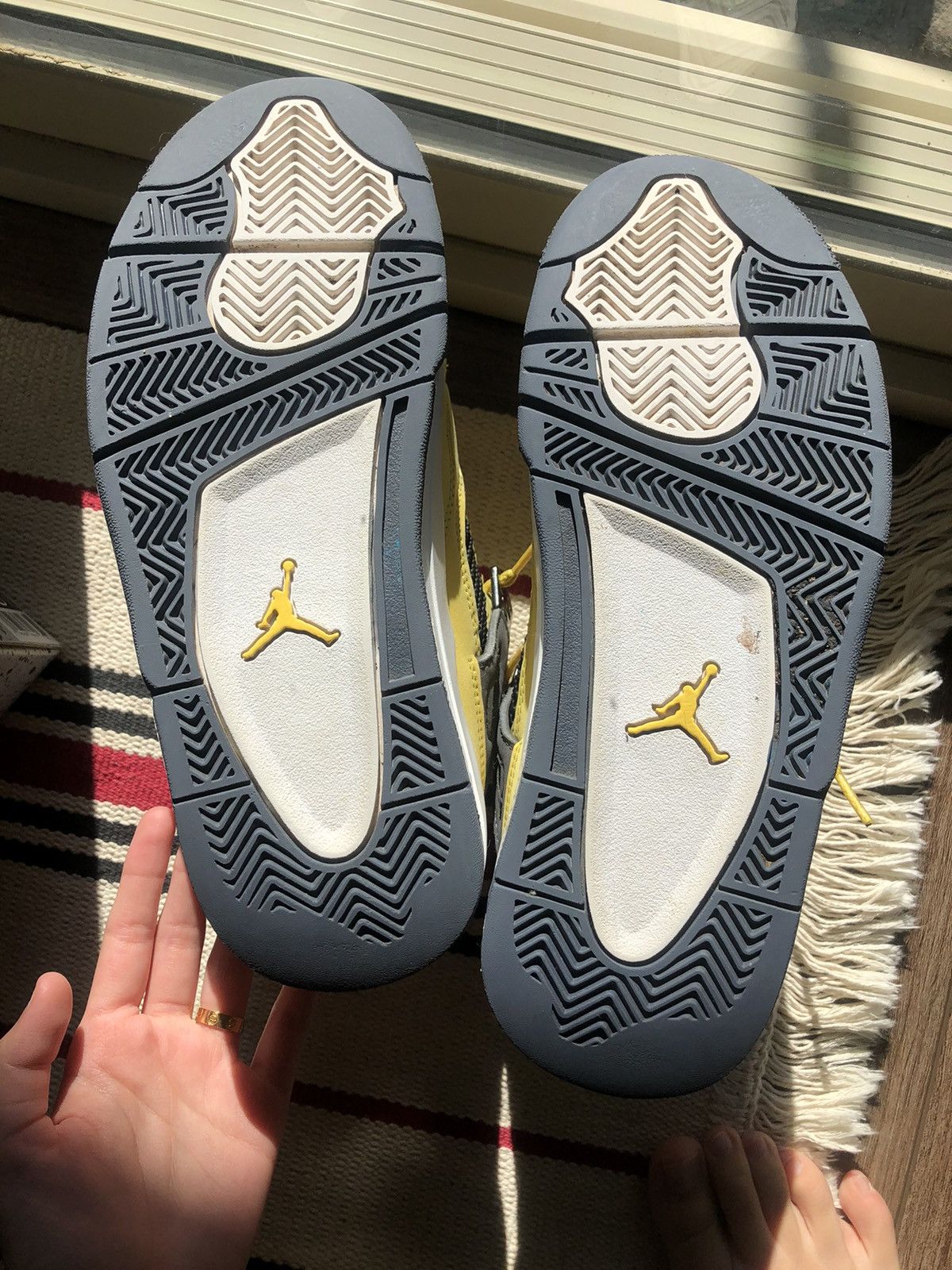JORDAN 4 RETRO LIGHTNING SIZE 6