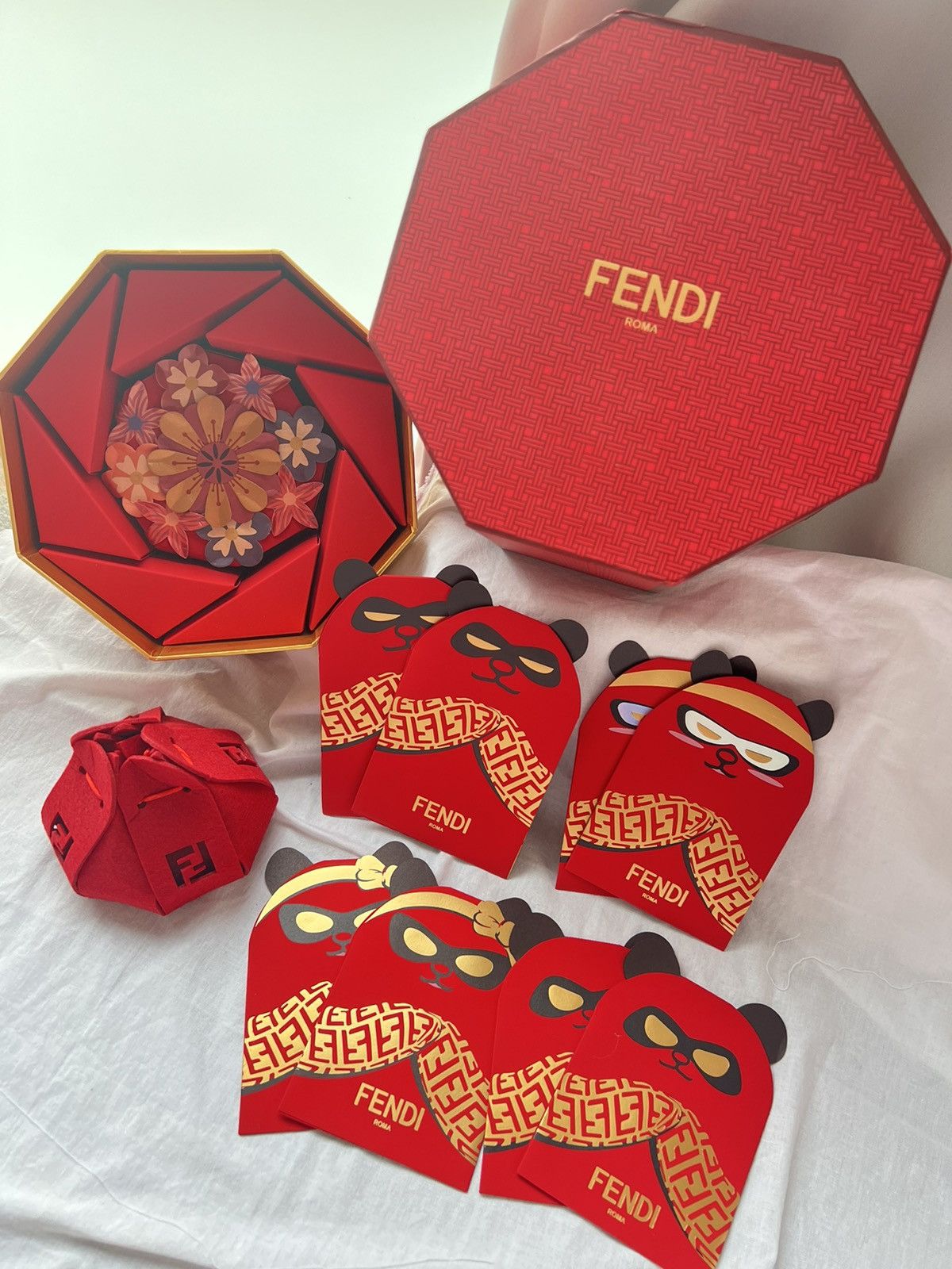 Fendi Fendi Panda VIP Red Packets boxset lavender Sachet Size ONE SIZE - 1 Thumbnail