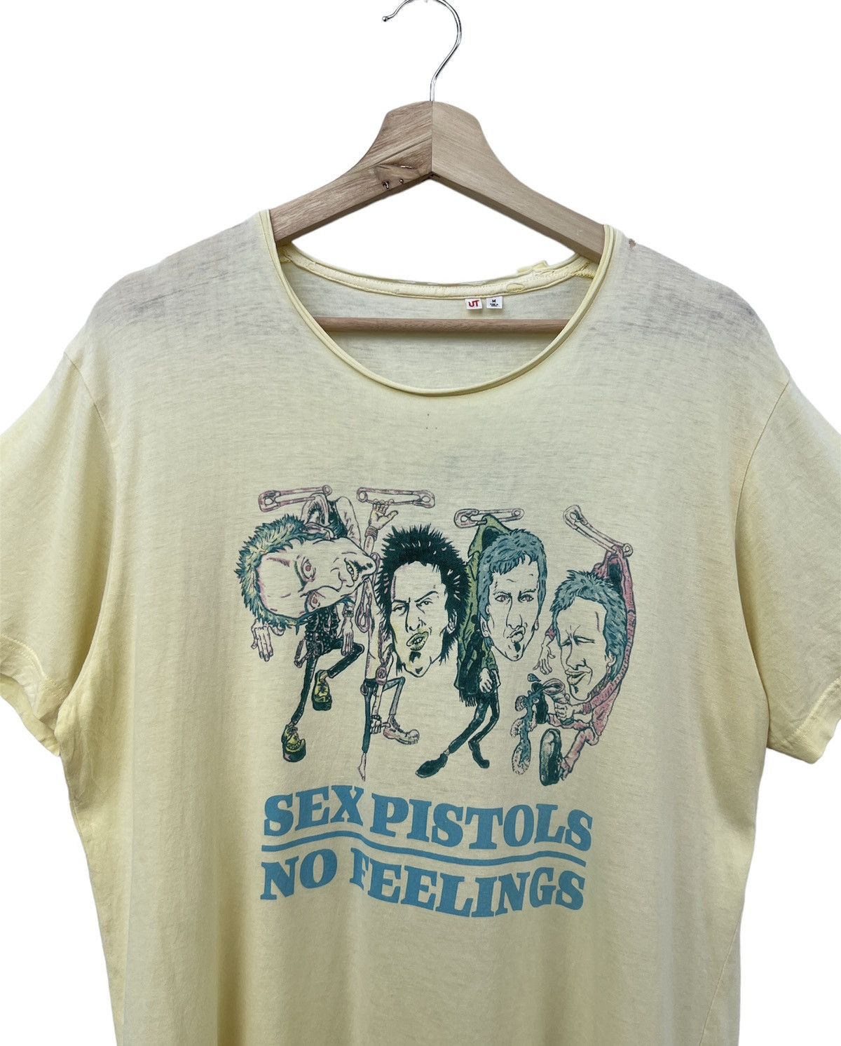 Band Tees × Seditionaries × Uniqlo Sex Pistol No Feeling Tee Size US M / EU 48-50 / 2 - 2 Thumbnail