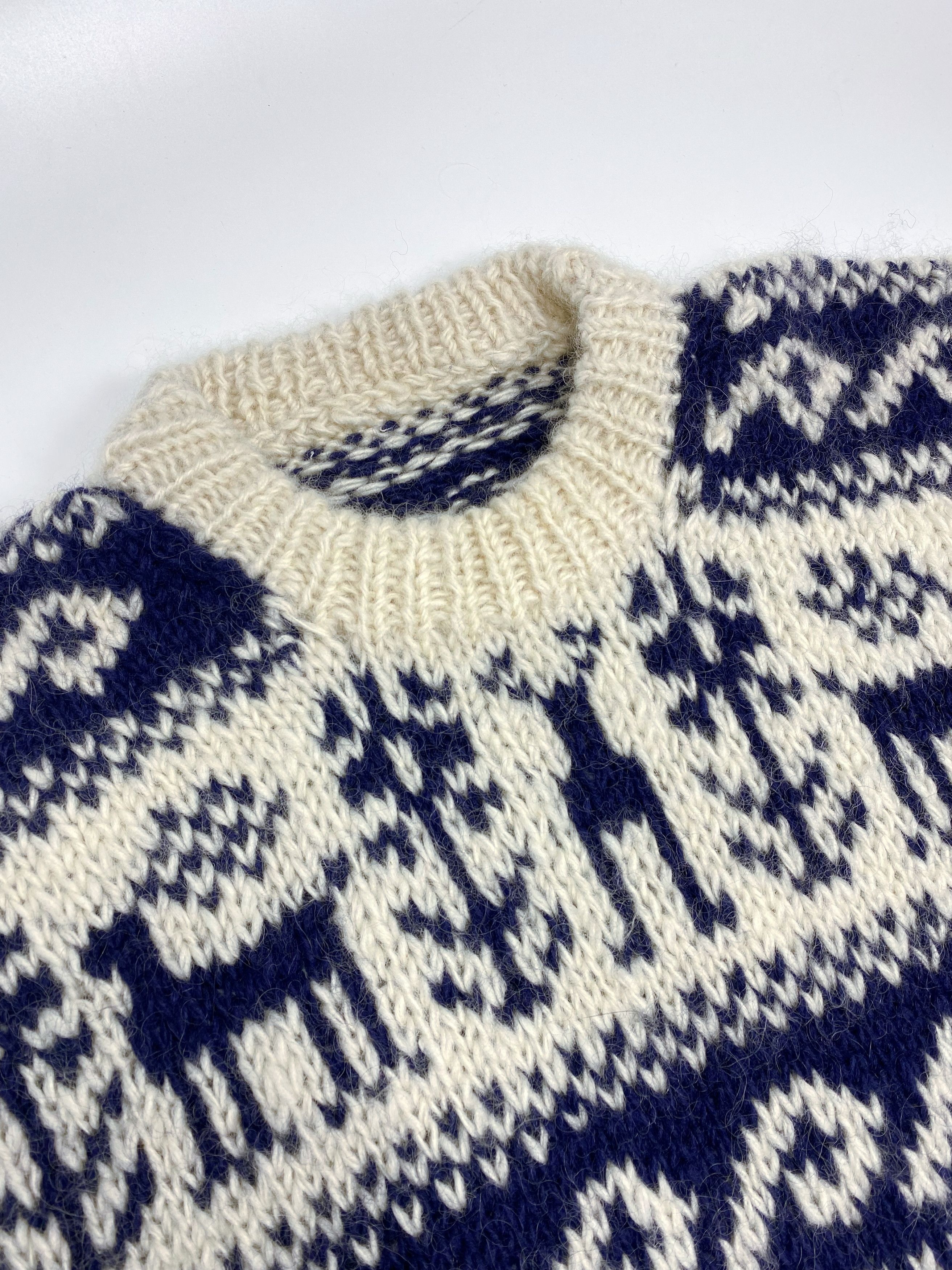 Handmade × Vintage Vintage Heavy Pure Wool Hand-Knitted Deer Winter Sweater Size US XL / EU 56 / 4 - 3 Thumbnail