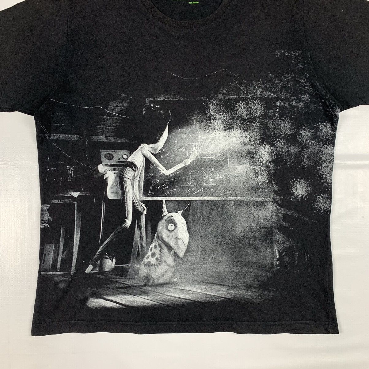 Uniqlo Uniqlo X Tim Burton Movie Tshirt Size US XL / EU 56 / 4 - 4 Thumbnail