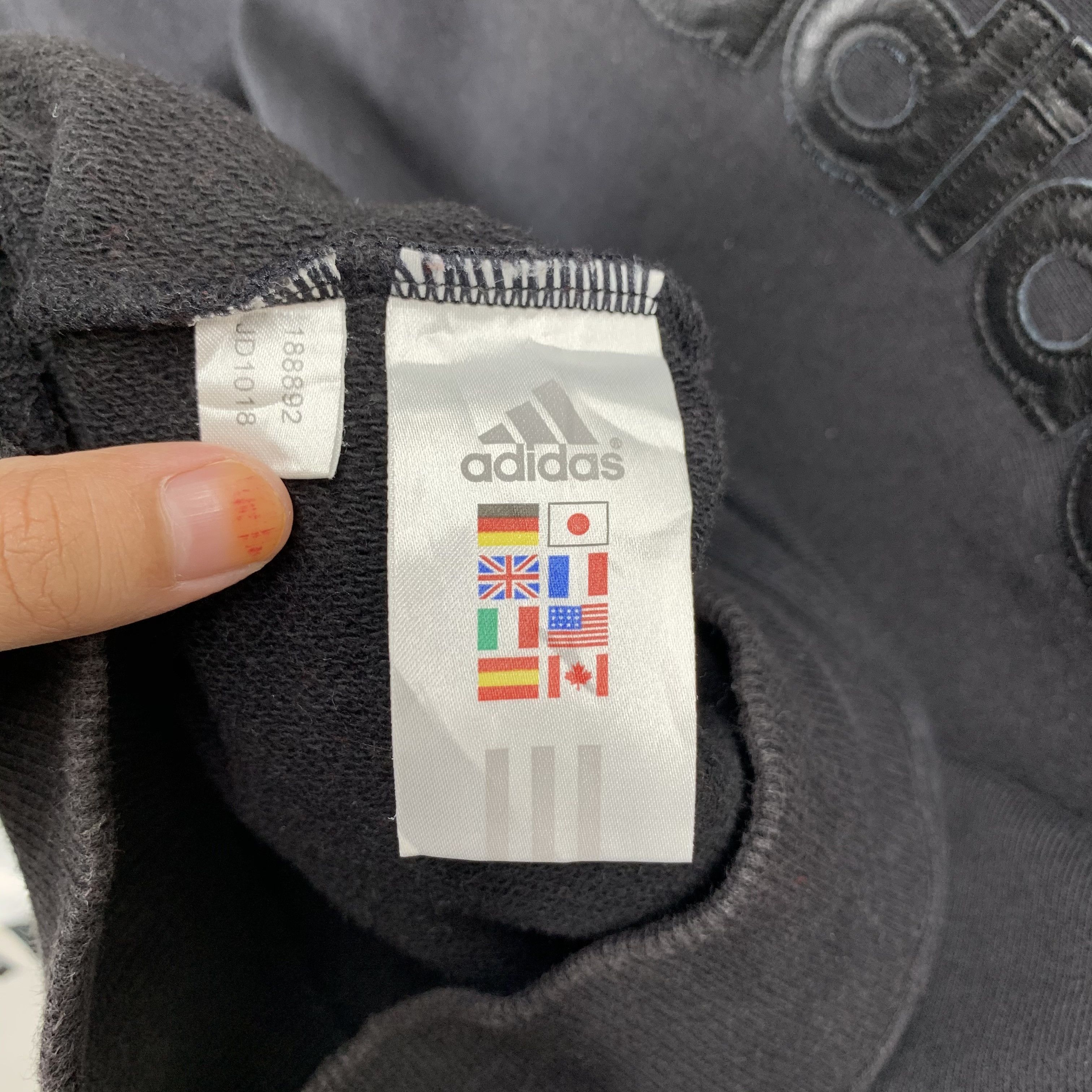 Adidas Vintage 90's Adidas Big Logo Crew Neck Sweatshirt #2950-46 Size US M / EU 48-50 / 2 - 9 Thumbnail