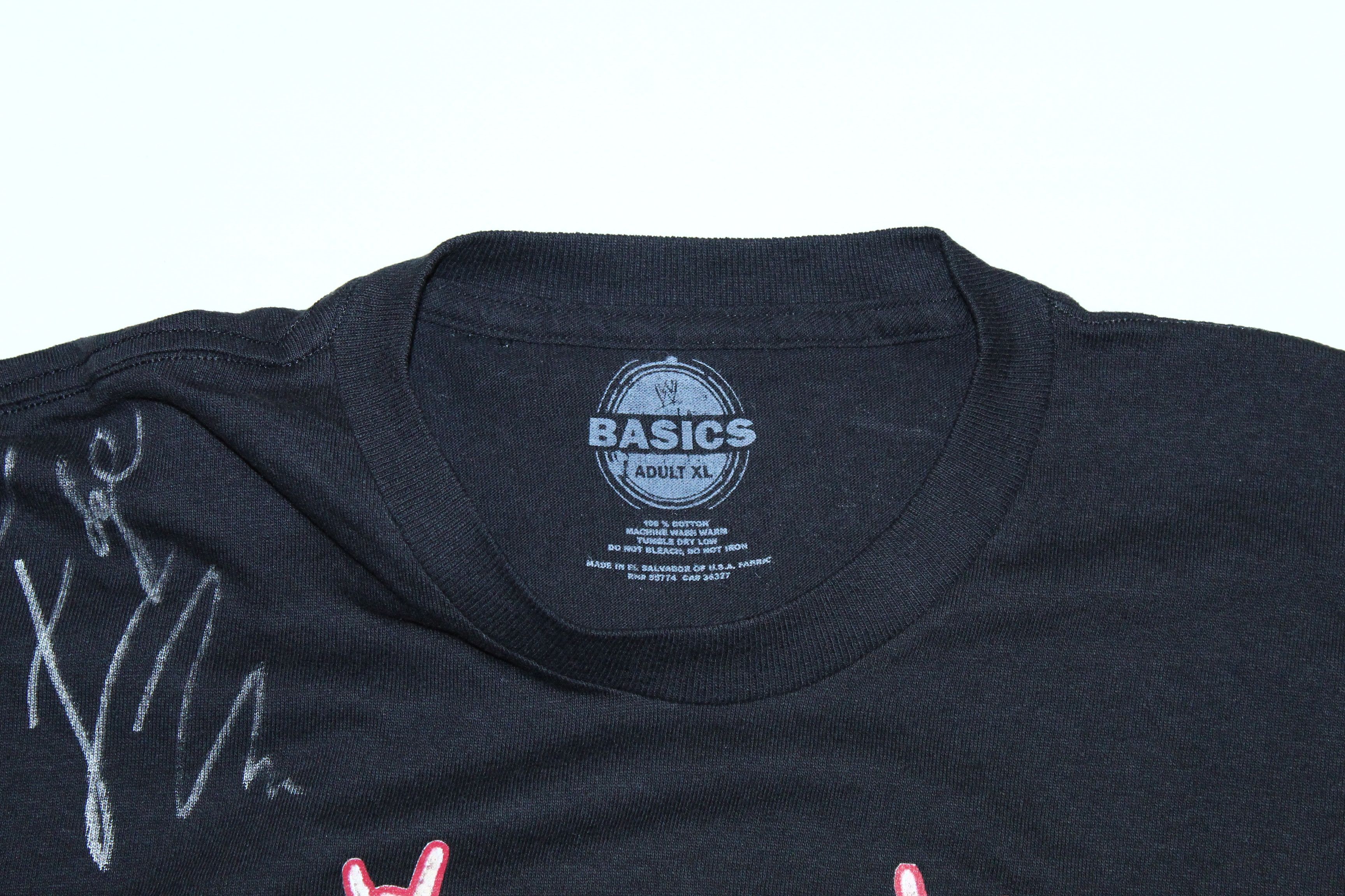 WWE 🔥VTG🔥 EDGE SMACK DOWN WWE t-shirt with autograph Size US XL / EU 56 / 4 - 10 Thumbnail