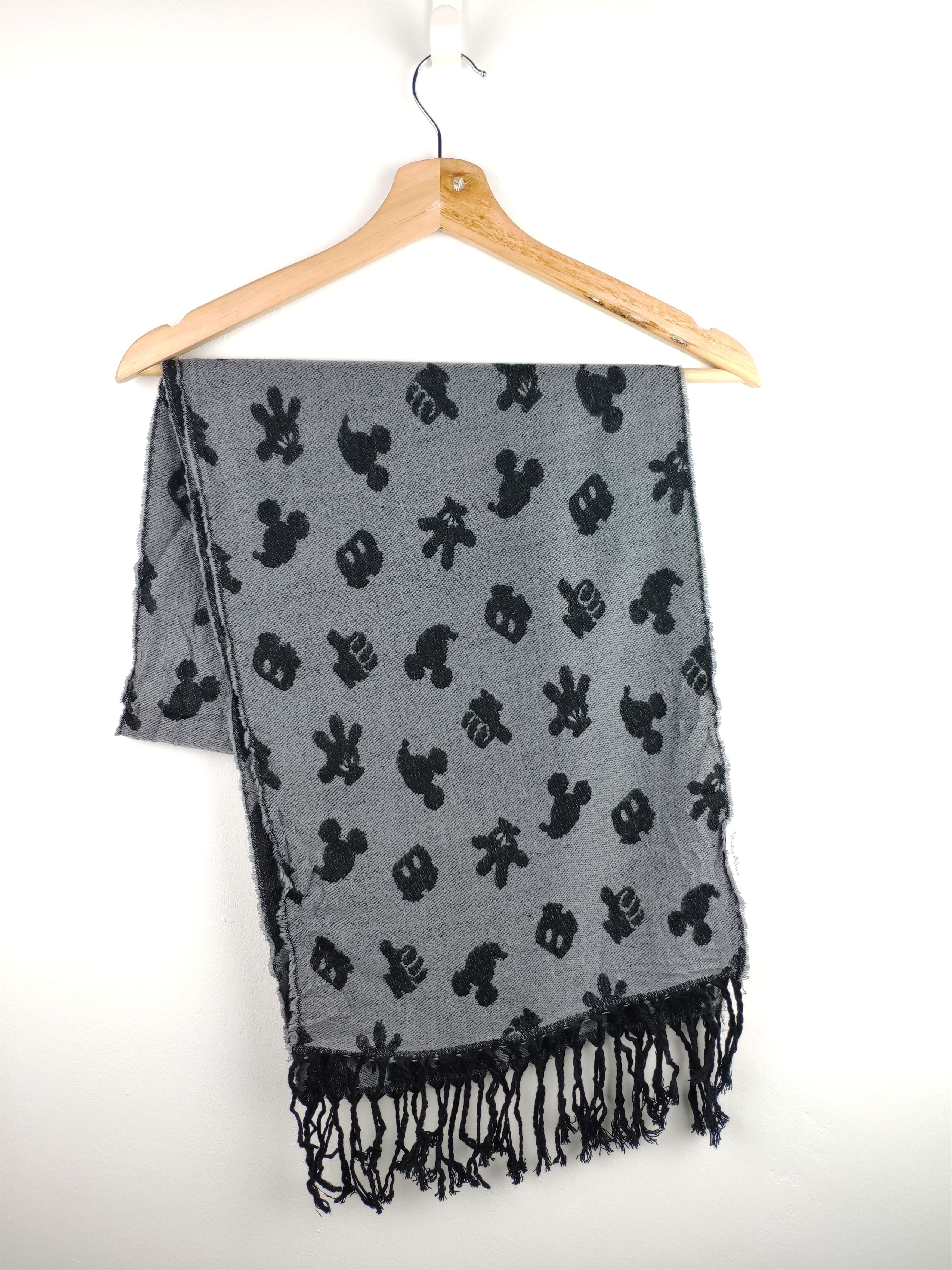 Disney × Mickey Mouse Disney Mickey Mouse Scarf Muffler Double Side Printed Size ONE SIZE - 1 Thumbnail